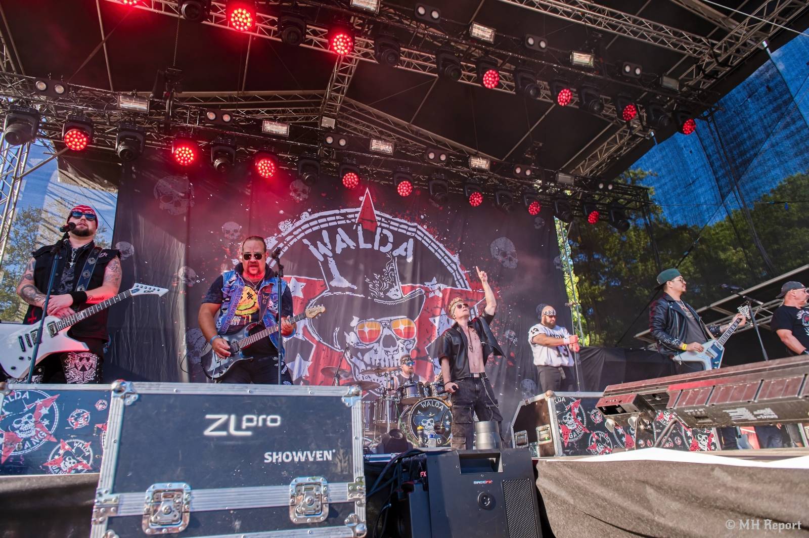 Pekelný ostrov odstartoval. První den nabídl show Divokýho Billa, Škworu, Harleje nebo Visacího zámku