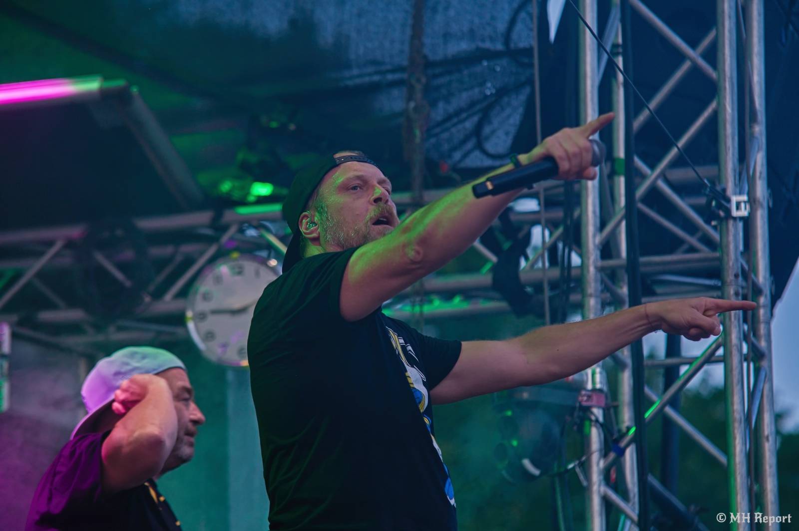 Pekelný ostrov odstartoval. První den nabídl show Divokýho Billa, Škworu, Harleje nebo Visacího zámku