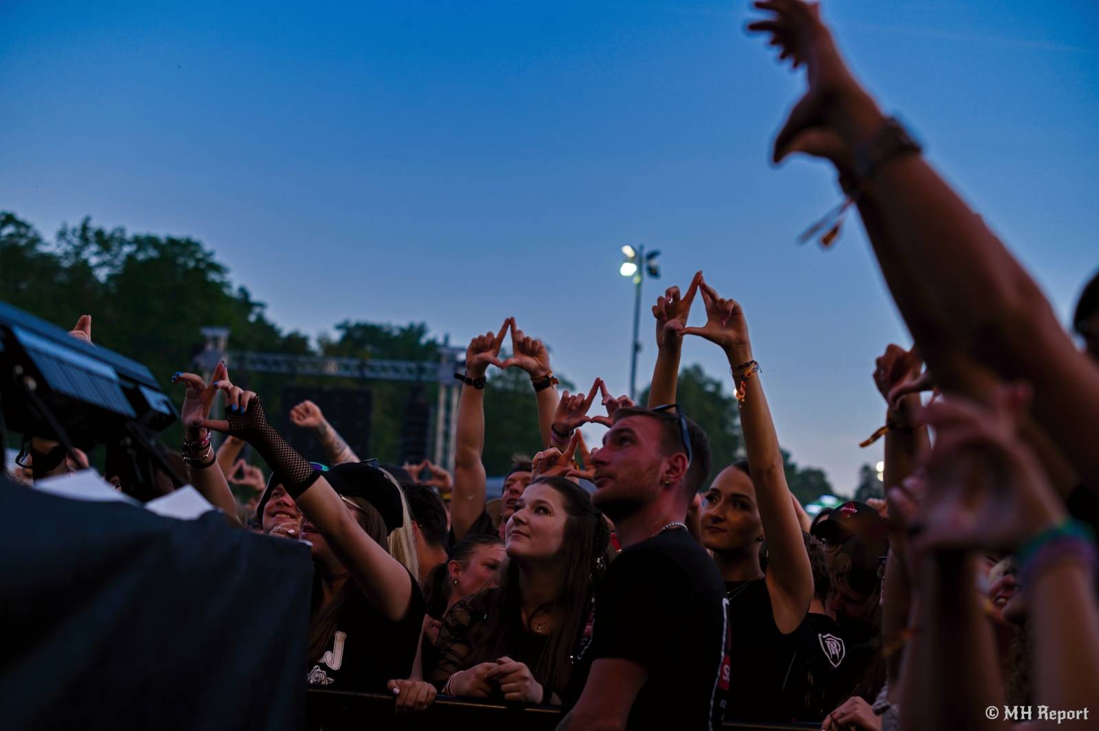 Pekelný ostrov odstartoval. První den nabídl show Divokýho Billa, Škworu, Harleje nebo Visacího zámku