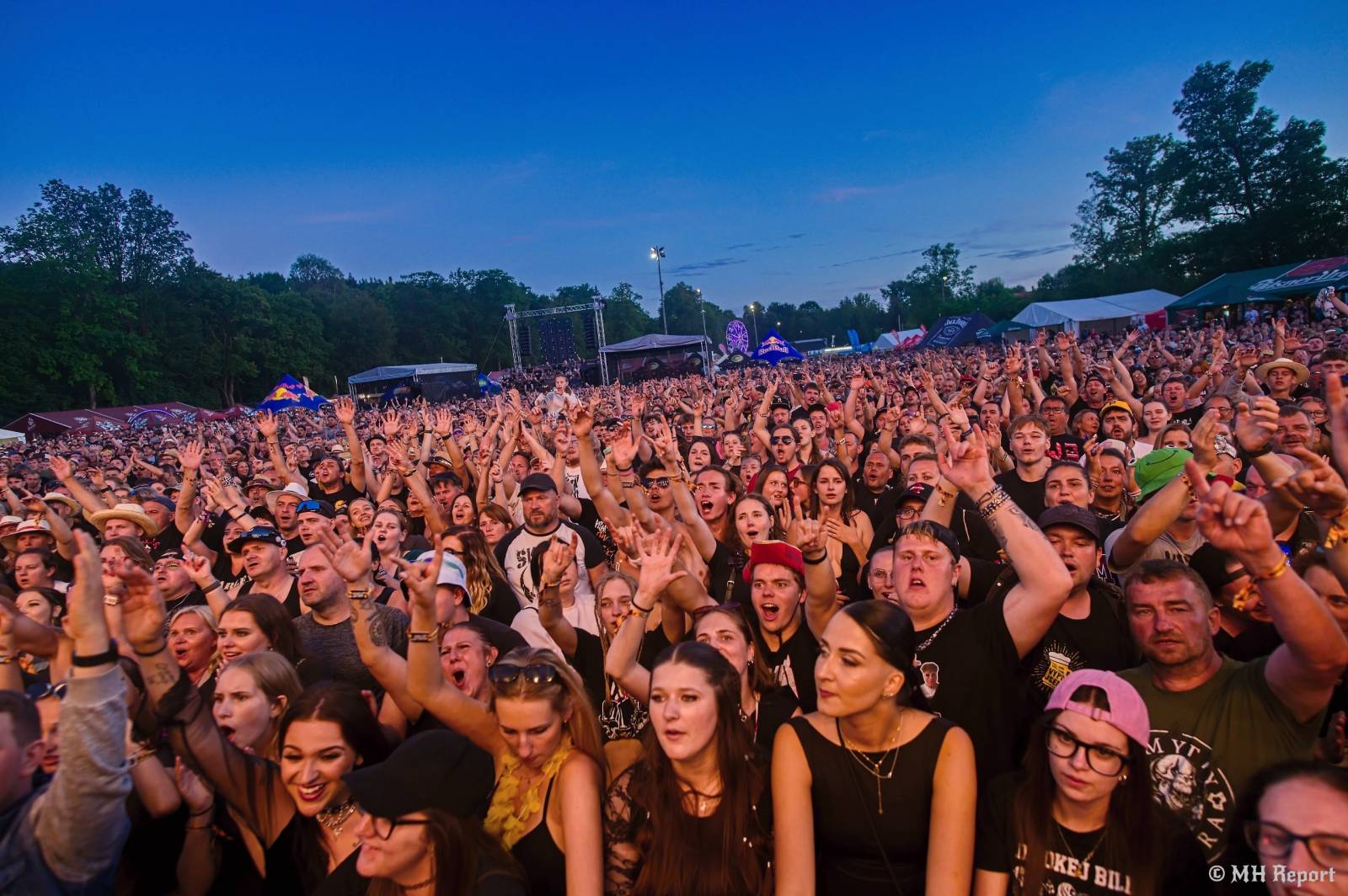 Pekelný ostrov odstartoval. První den nabídl show Divokýho Billa, Škworu, Harleje nebo Visacího zámku