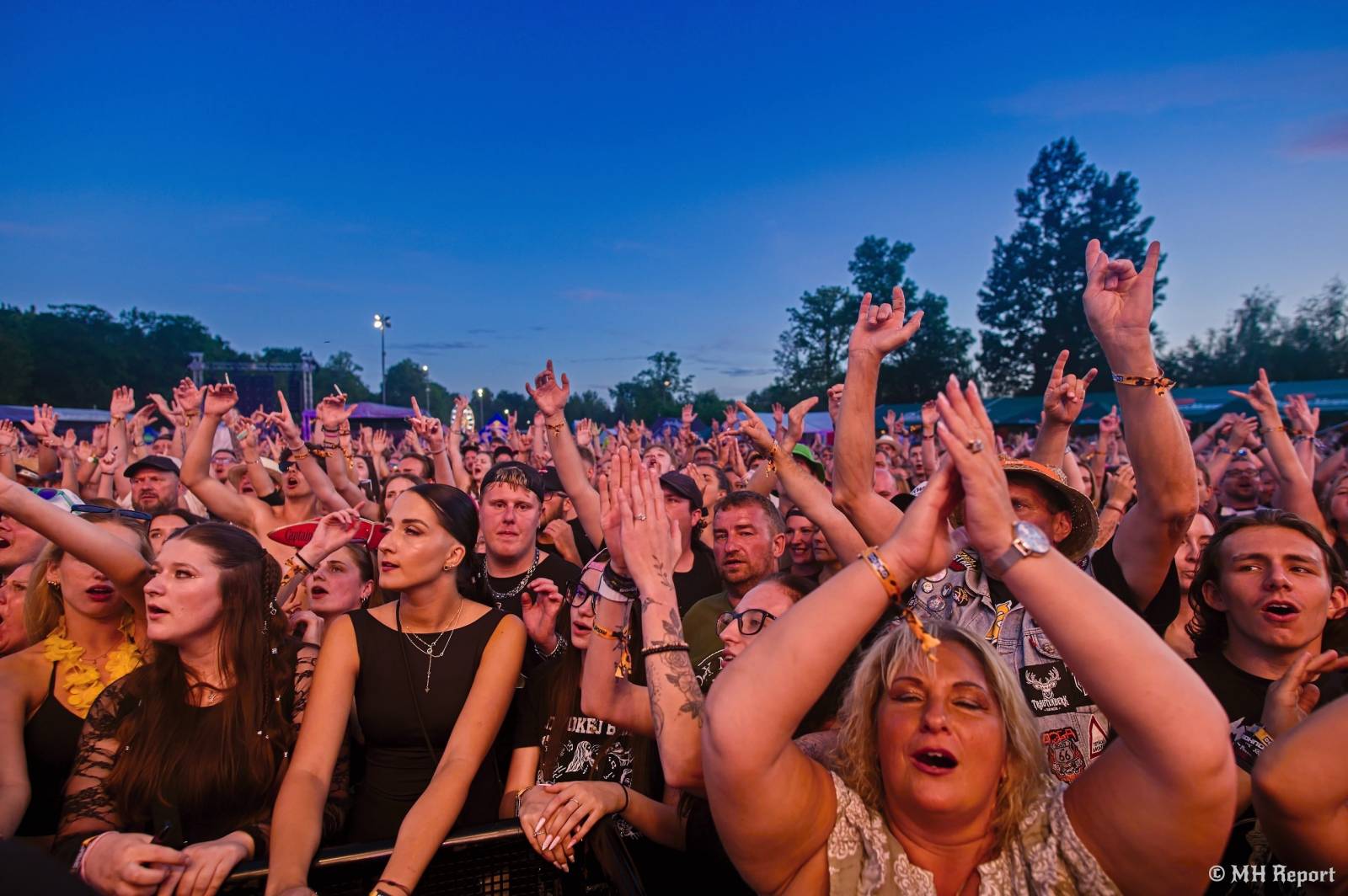 Pekelný ostrov odstartoval. První den nabídl show Divokýho Billa, Škworu, Harleje nebo Visacího zámku