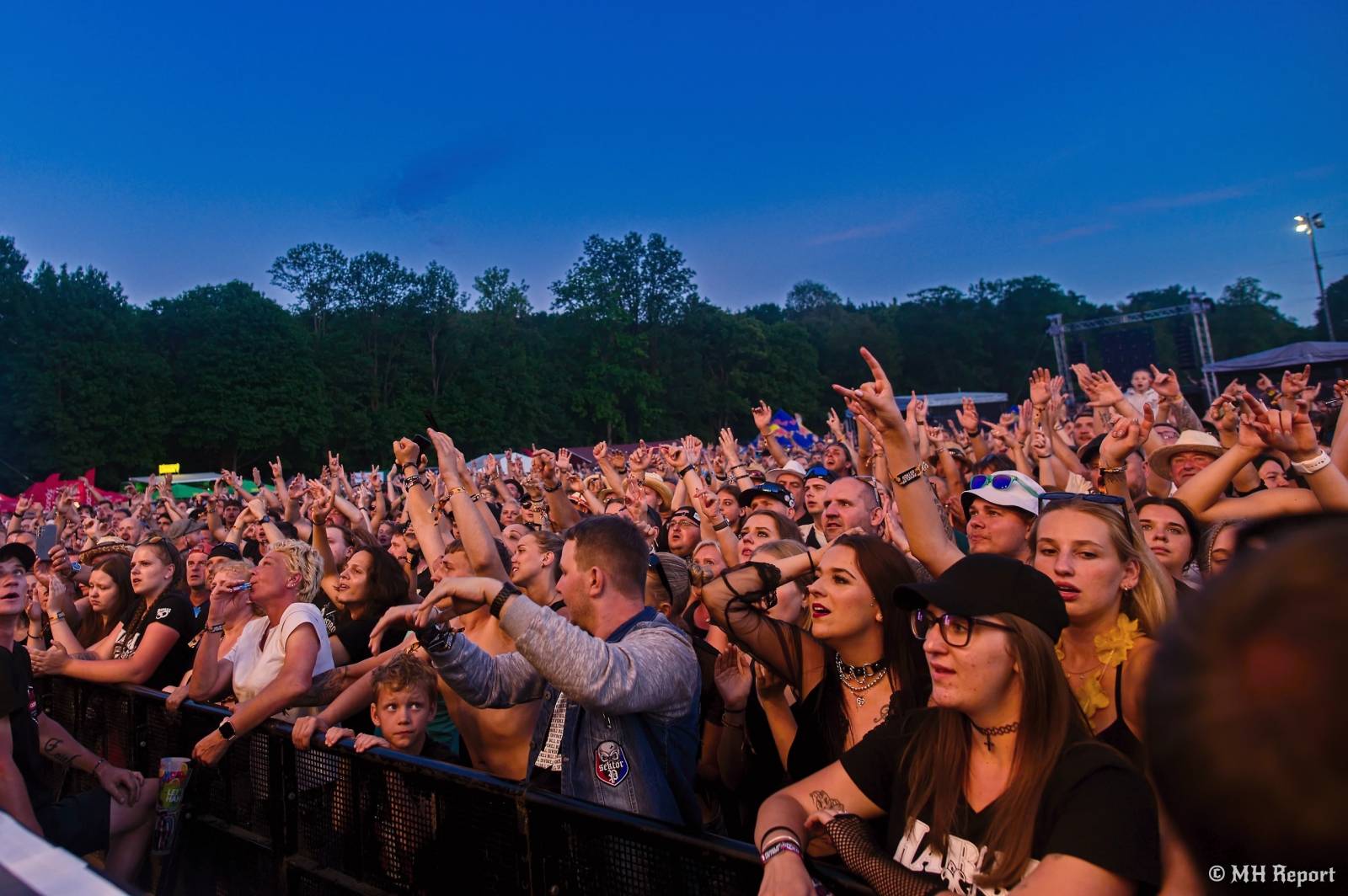 Pekelný ostrov odstartoval. První den nabídl show Divokýho Billa, Škworu, Harleje nebo Visacího zámku