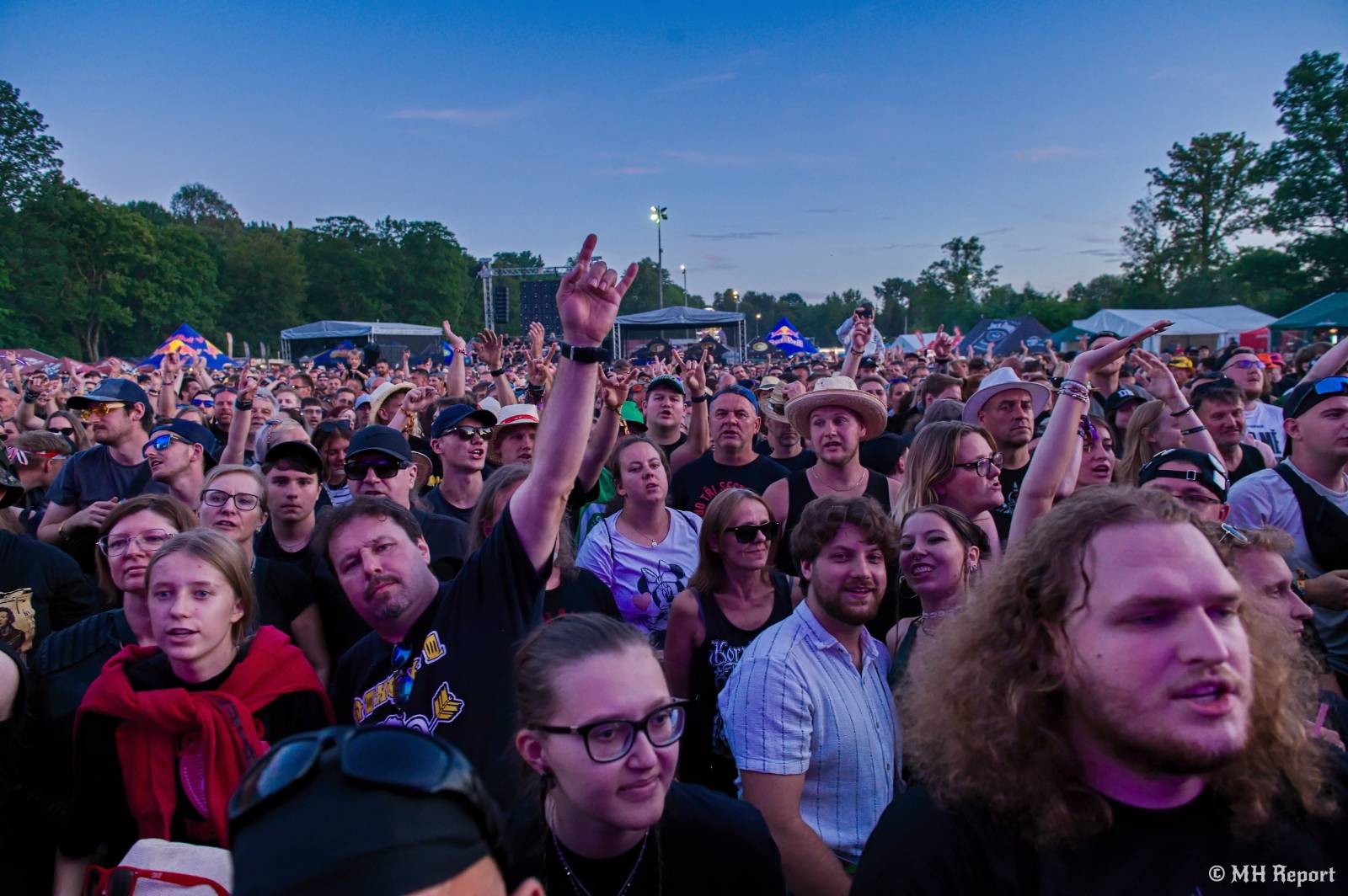 Pekelný ostrov odstartoval. První den nabídl show Divokýho Billa, Škworu, Harleje nebo Visacího zámku