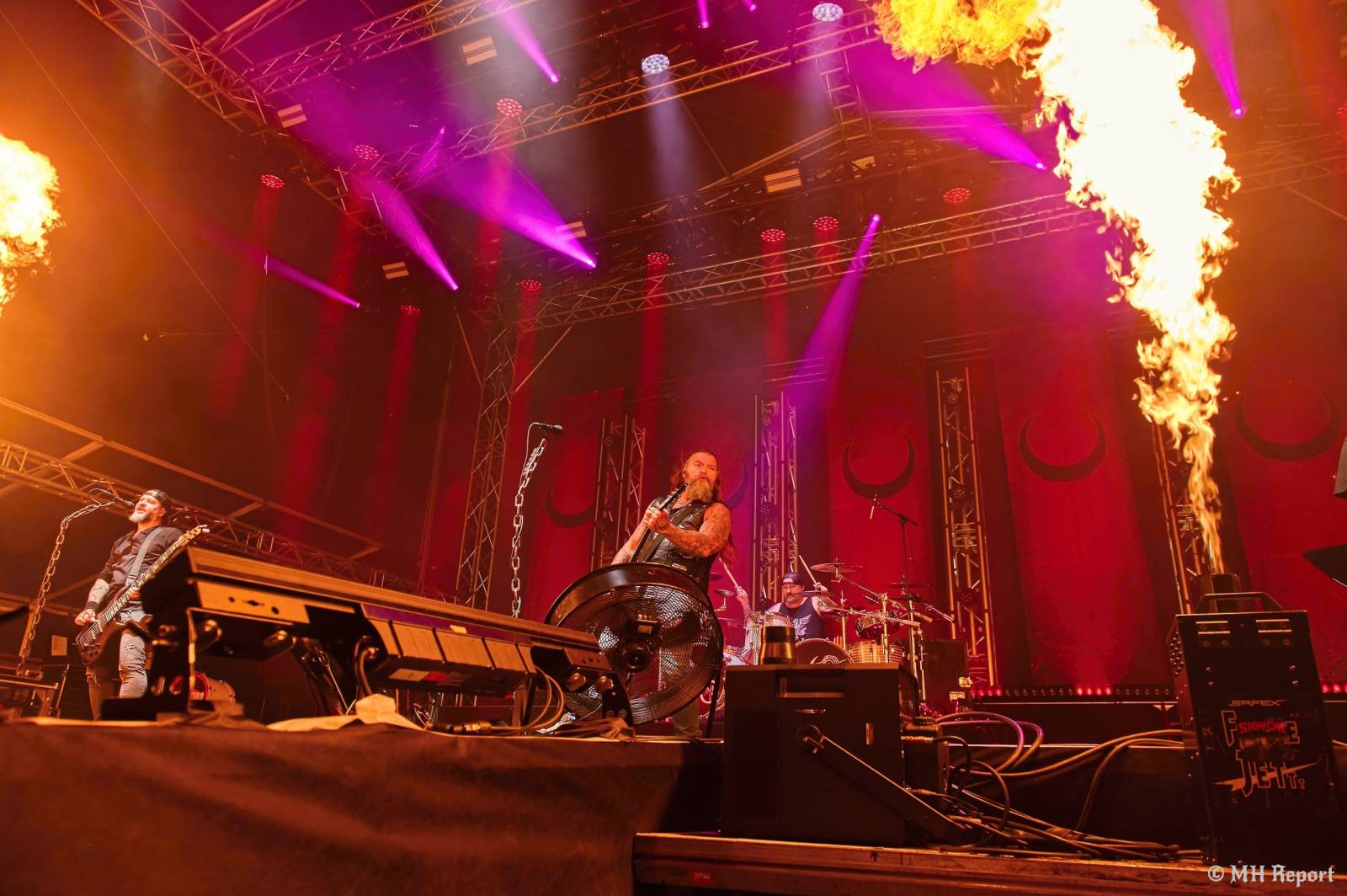 Pekelný ostrov odstartoval. První den nabídl show Divokýho Billa, Škworu, Harleje nebo Visacího zámku