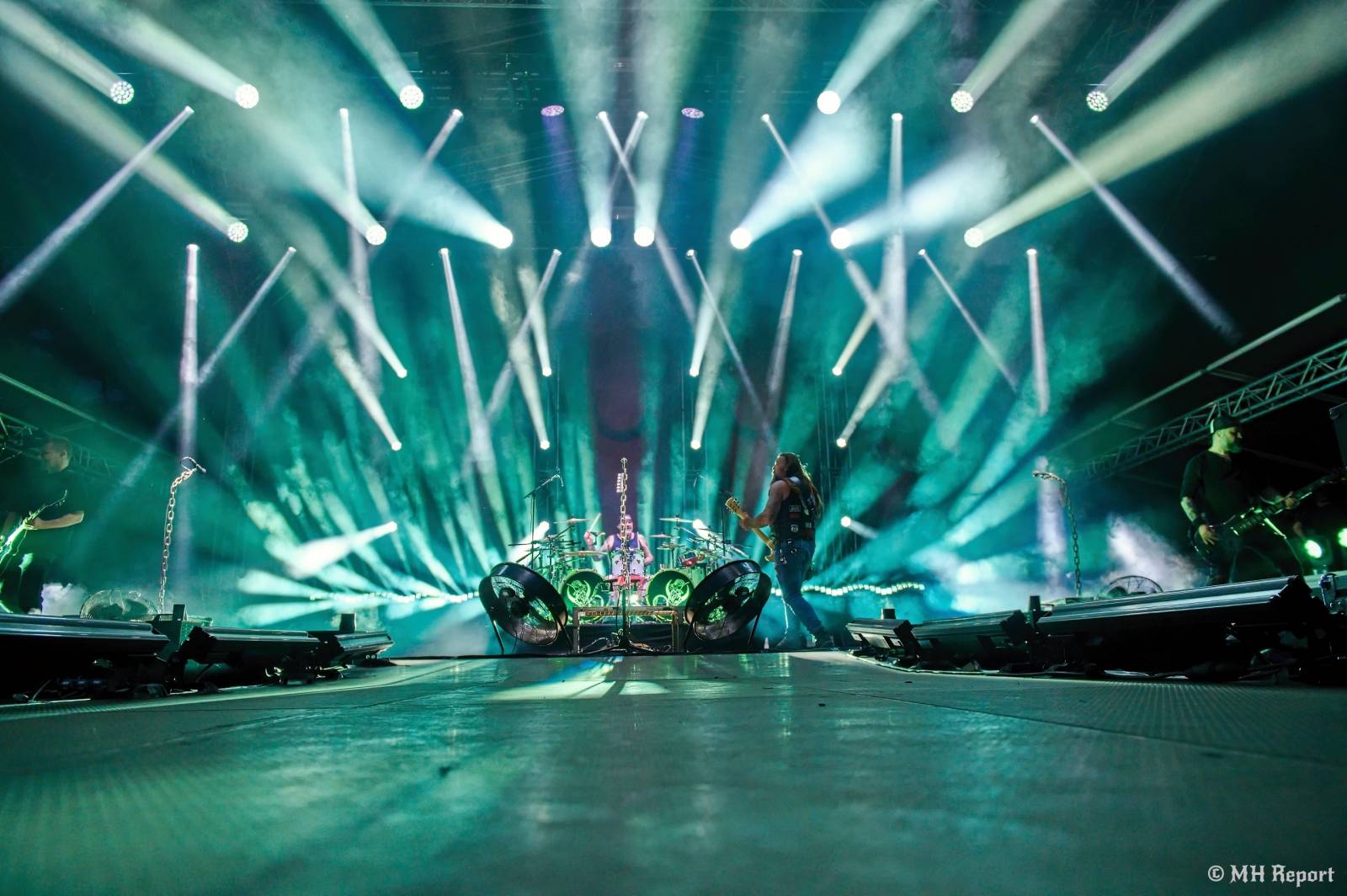 Pekelný ostrov odstartoval. První den nabídl show Divokýho Billa, Škworu, Harleje nebo Visacího zámku