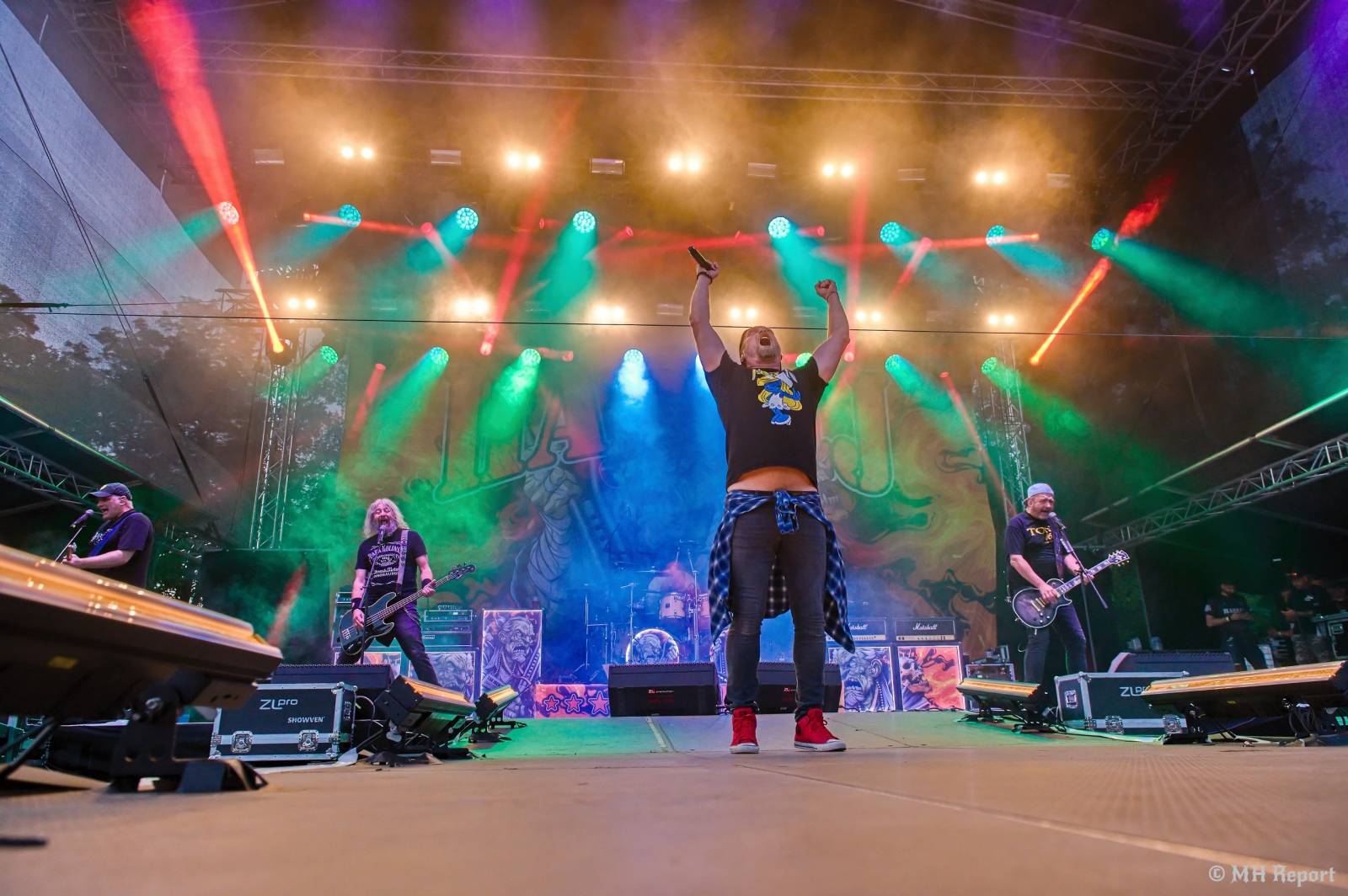Pekelný ostrov odstartoval. První den nabídl show Divokýho Billa, Škworu, Harleje nebo Visacího zámku