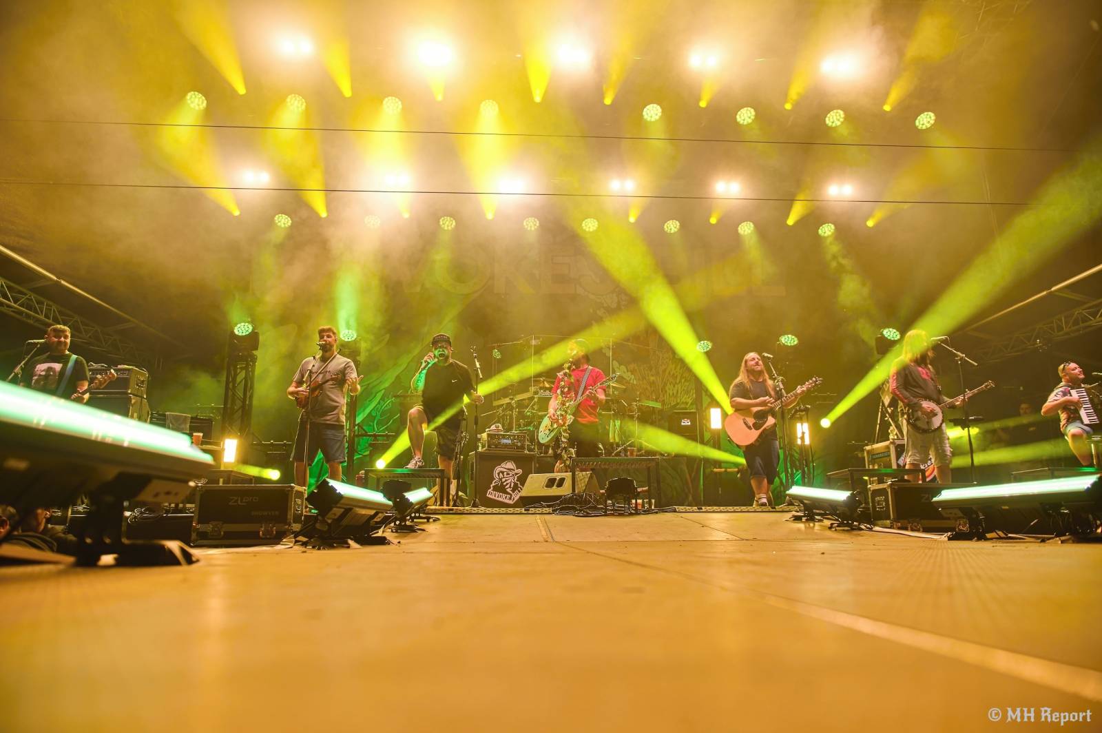 Pekelný ostrov odstartoval. První den nabídl show Divokýho Billa, Škworu, Harleje nebo Visacího zámku