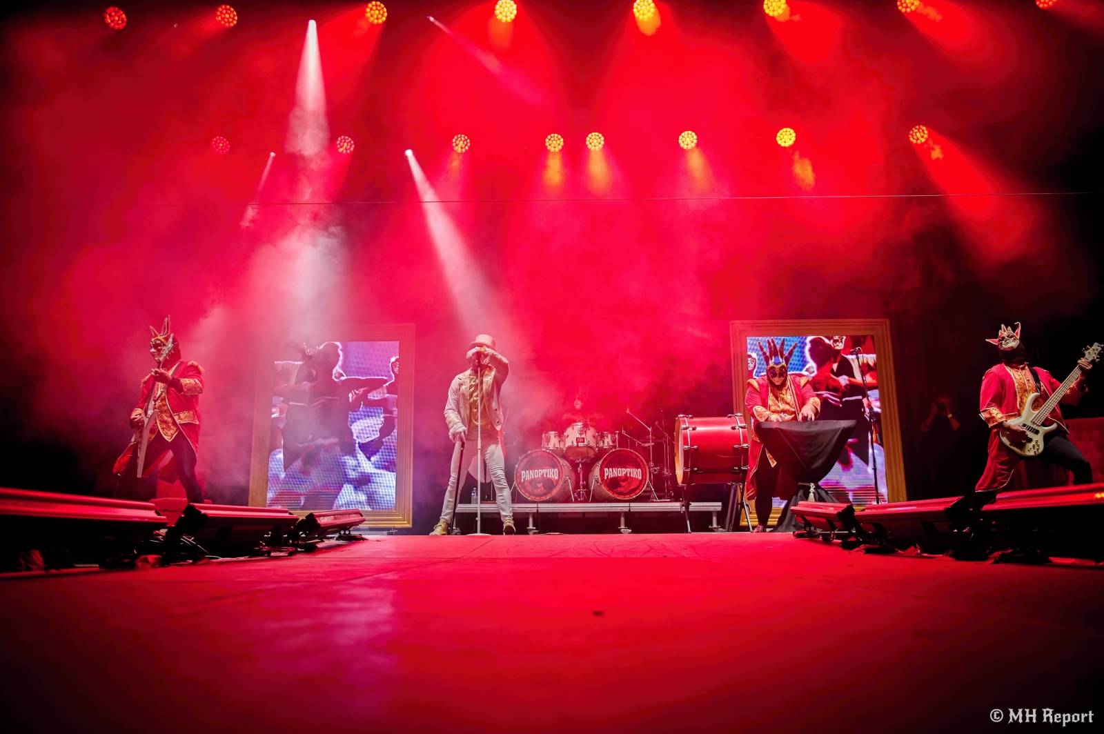 Pekelný ostrov odstartoval. První den nabídl show Divokýho Billa, Škworu, Harleje nebo Visacího zámku