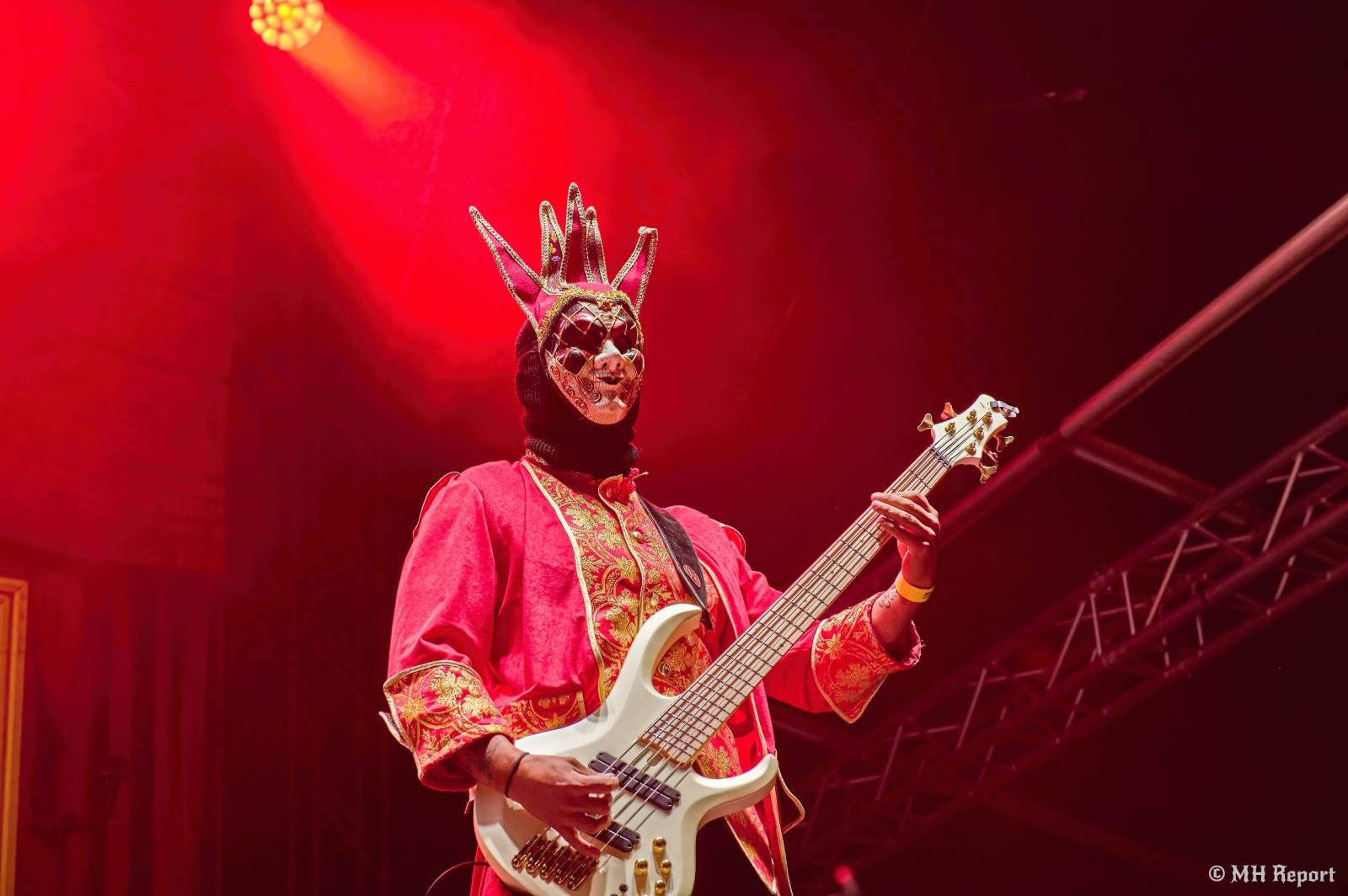Pekelný ostrov odstartoval. První den nabídl show Divokýho Billa, Škworu, Harleje nebo Visacího zámku