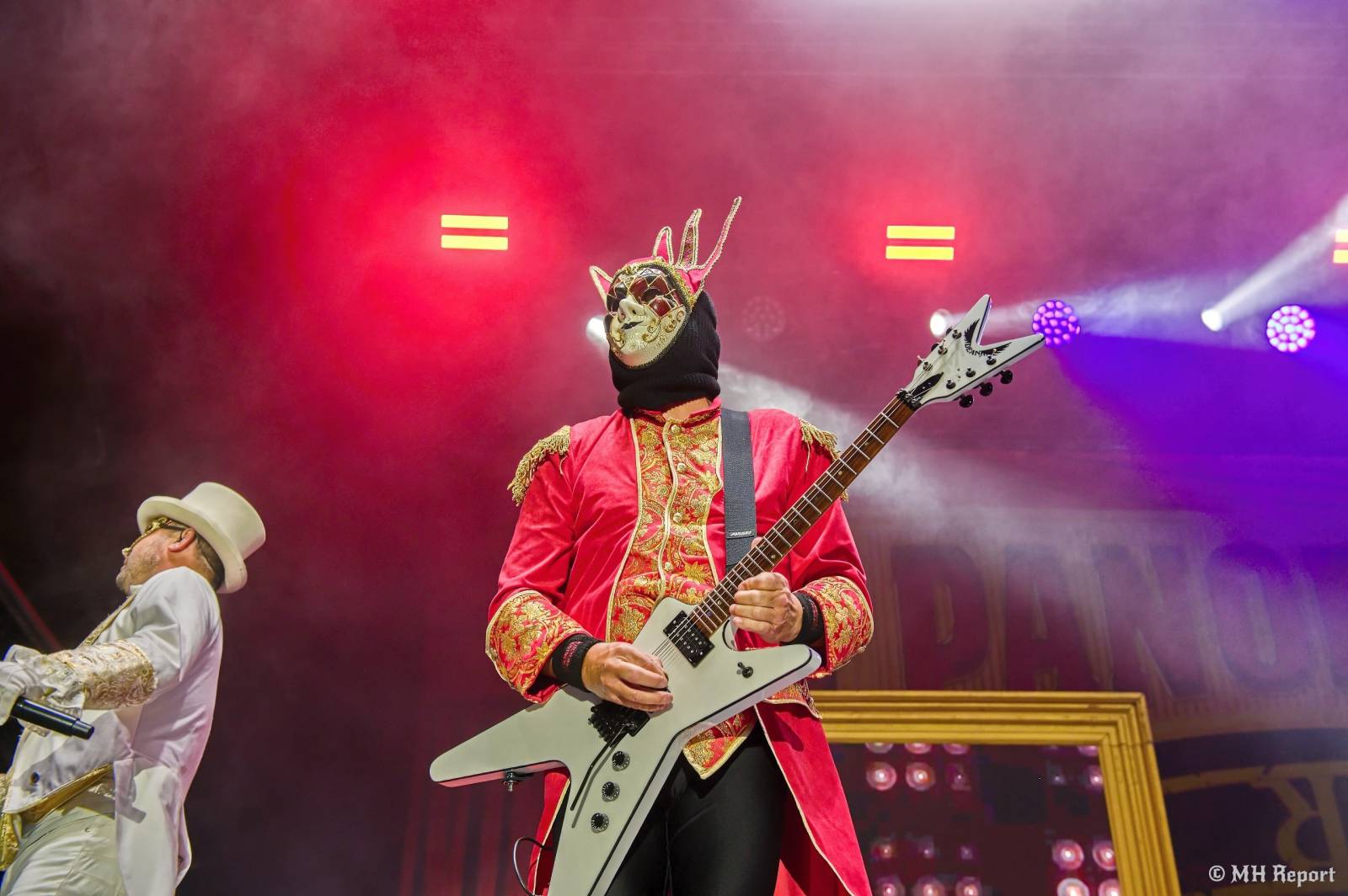 Pekelný ostrov odstartoval. První den nabídl show Divokýho Billa, Škworu, Harleje nebo Visacího zámku