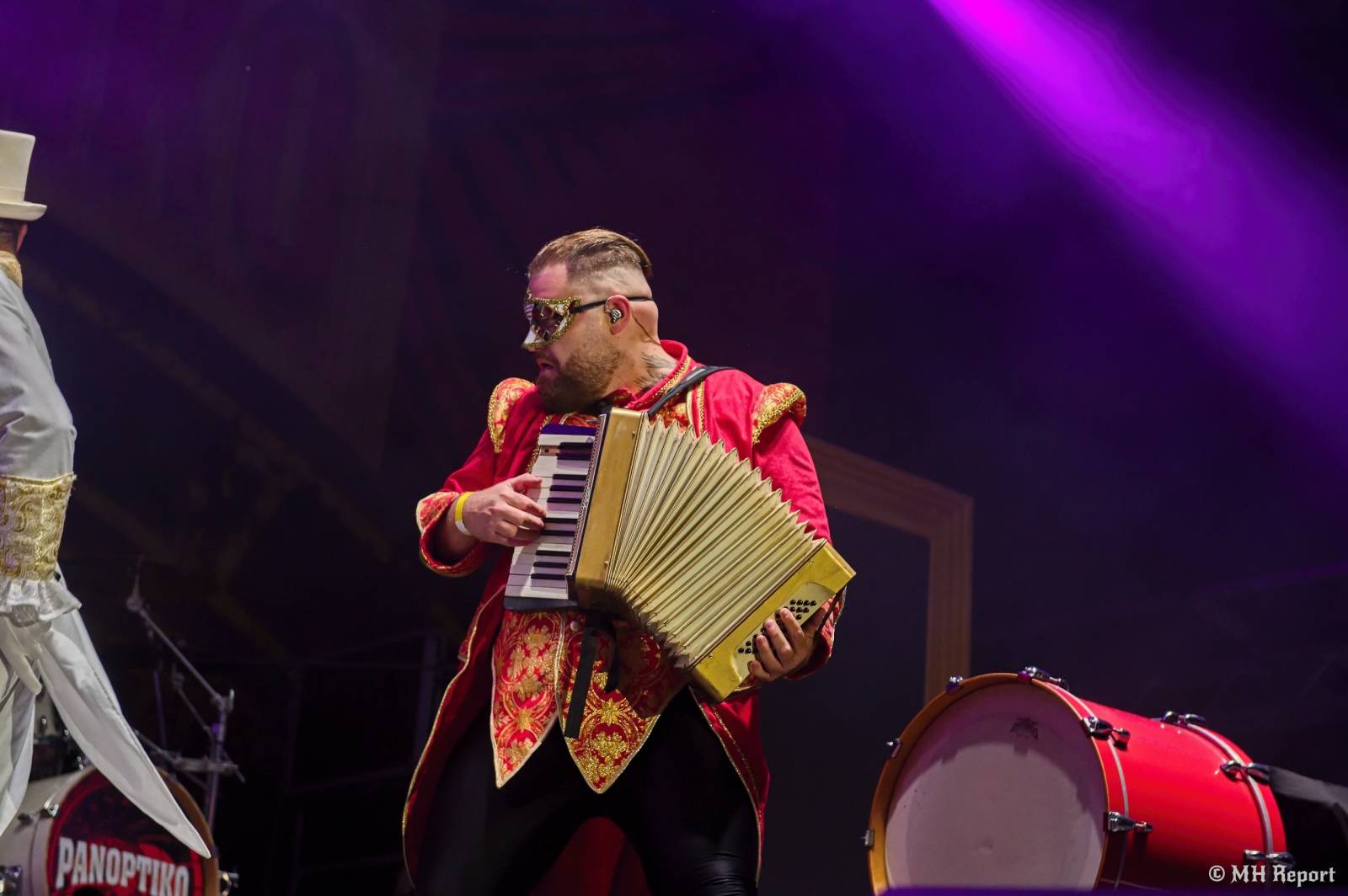 Pekelný ostrov odstartoval. První den nabídl show Divokýho Billa, Škworu, Harleje nebo Visacího zámku