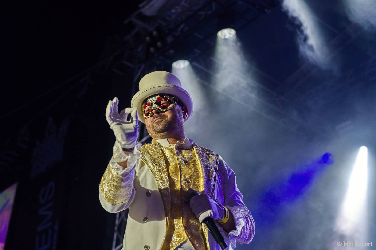 Pekelný ostrov odstartoval. První den nabídl show Divokýho Billa, Škworu, Harleje nebo Visacího zámku