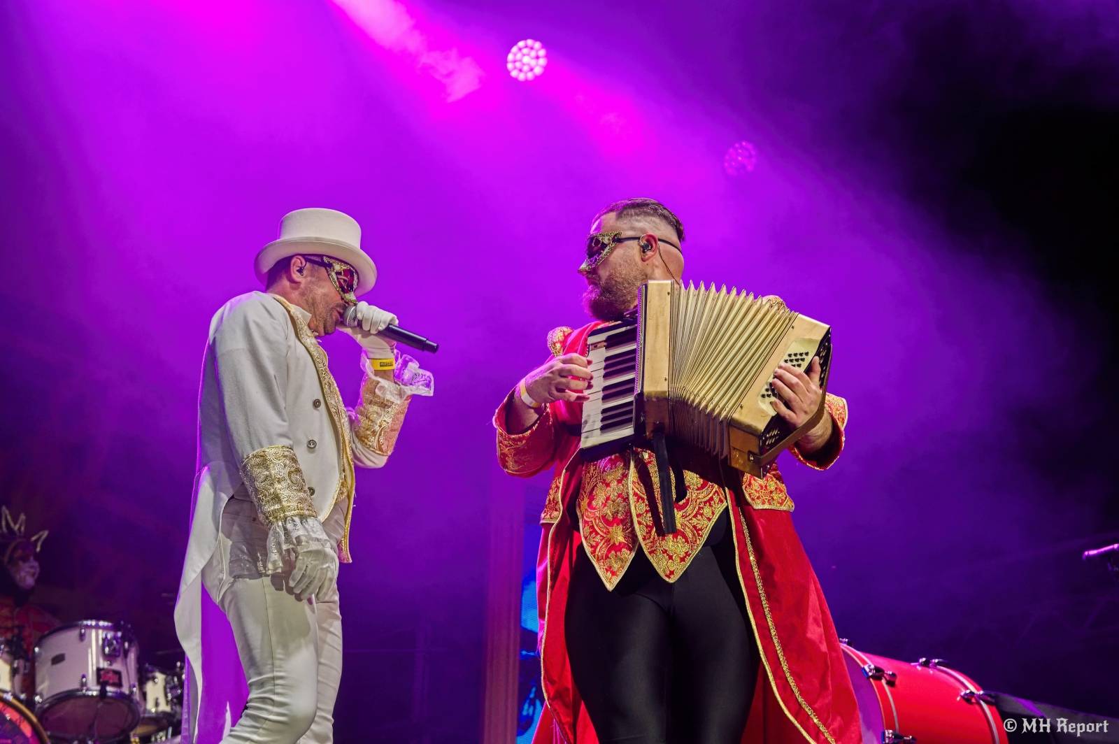 Pekelný ostrov odstartoval. První den nabídl show Divokýho Billa, Škworu, Harleje nebo Visacího zámku