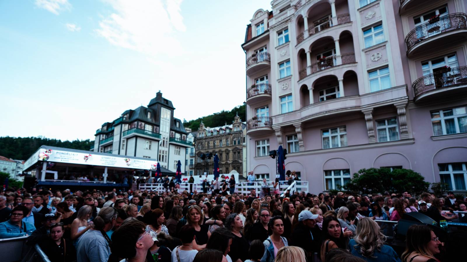 Mattoni Life Bar zahájil na KVIFF svůj program. Zazářili Mikolas, PSH i NobodyListen