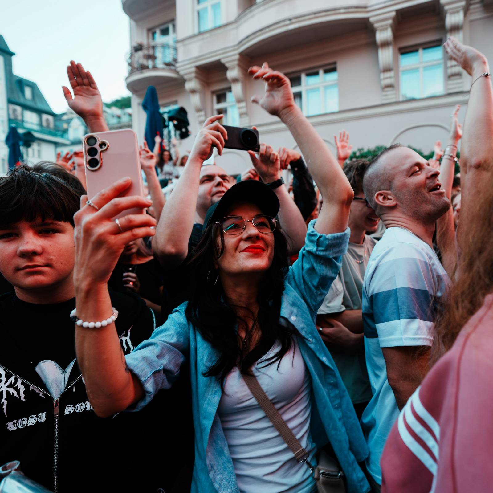 Mattoni Life Bar zahájil na KVIFF svůj program. Zazářili Mikolas, PSH i NobodyListen