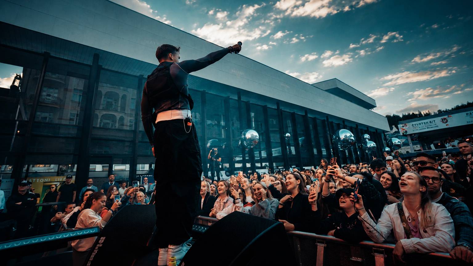 Mattoni Life Bar zahájil na KVIFF svůj program. Zazářili Mikolas, PSH i NobodyListen