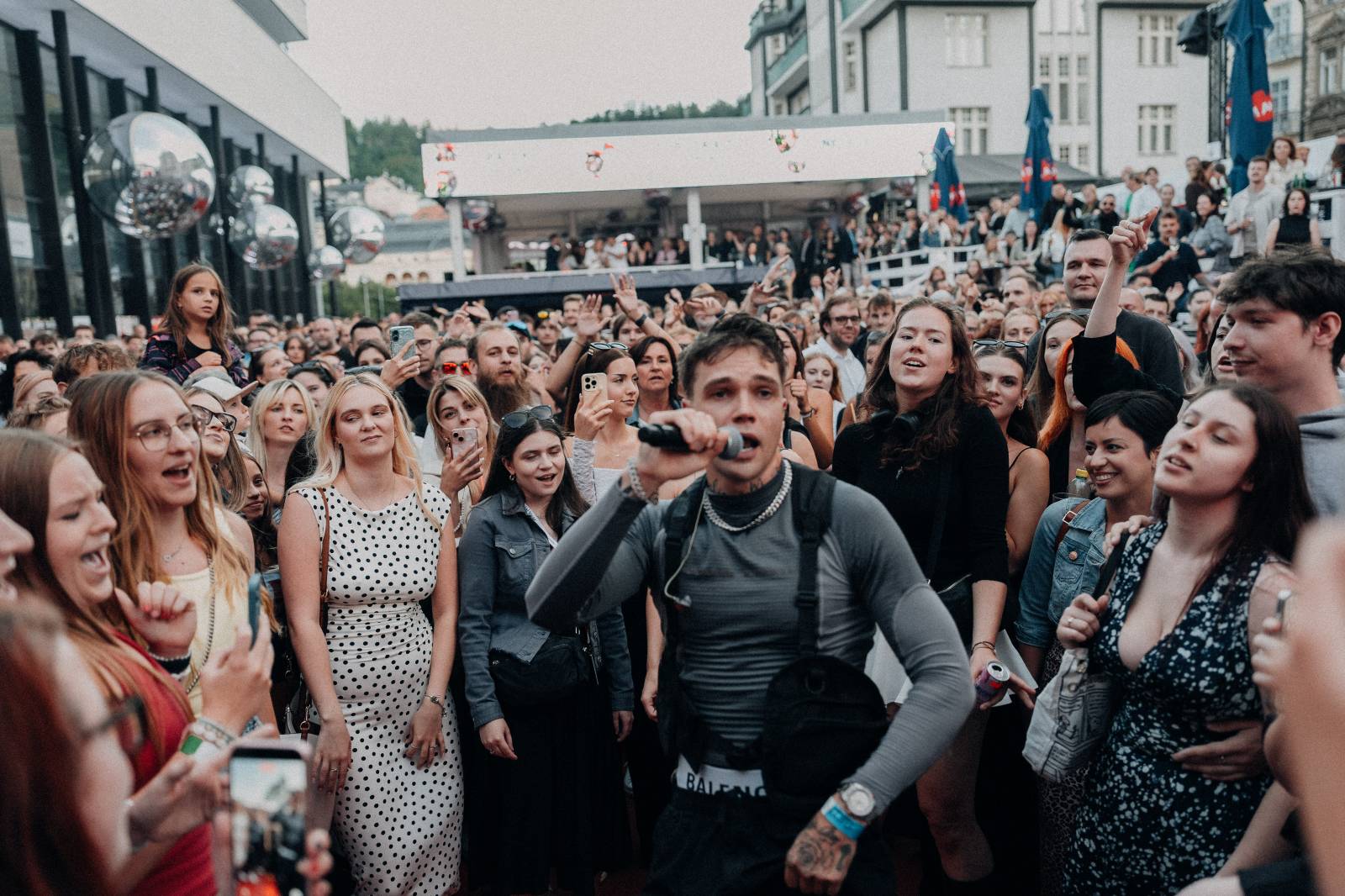 Mattoni Life Bar zahájil na KVIFF svůj program. Zazářili Mikolas, PSH i NobodyListen