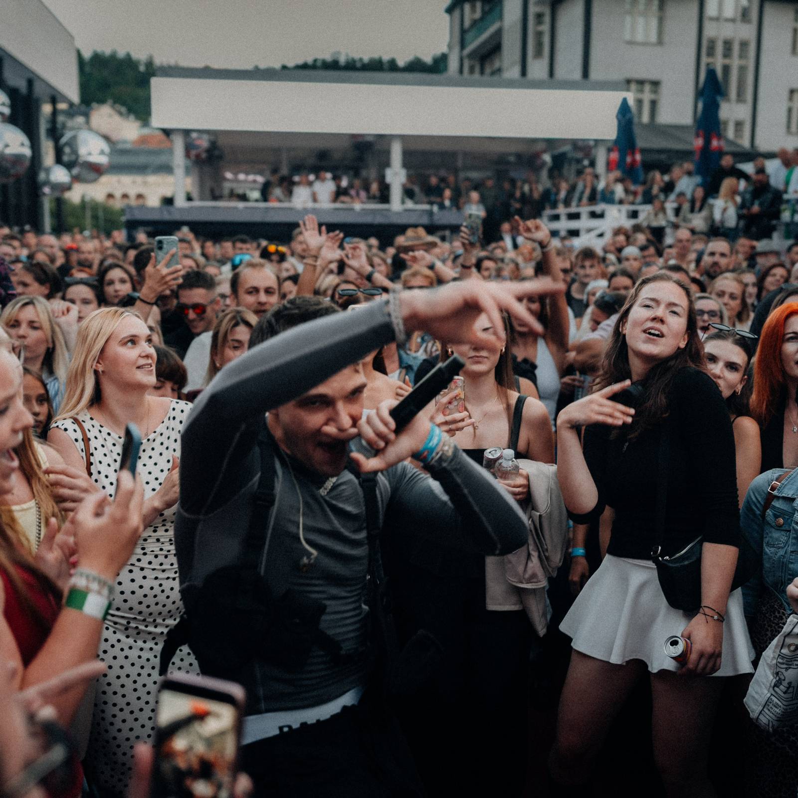 Mattoni Life Bar zahájil na KVIFF svůj program. Zazářili Mikolas, PSH i NobodyListen