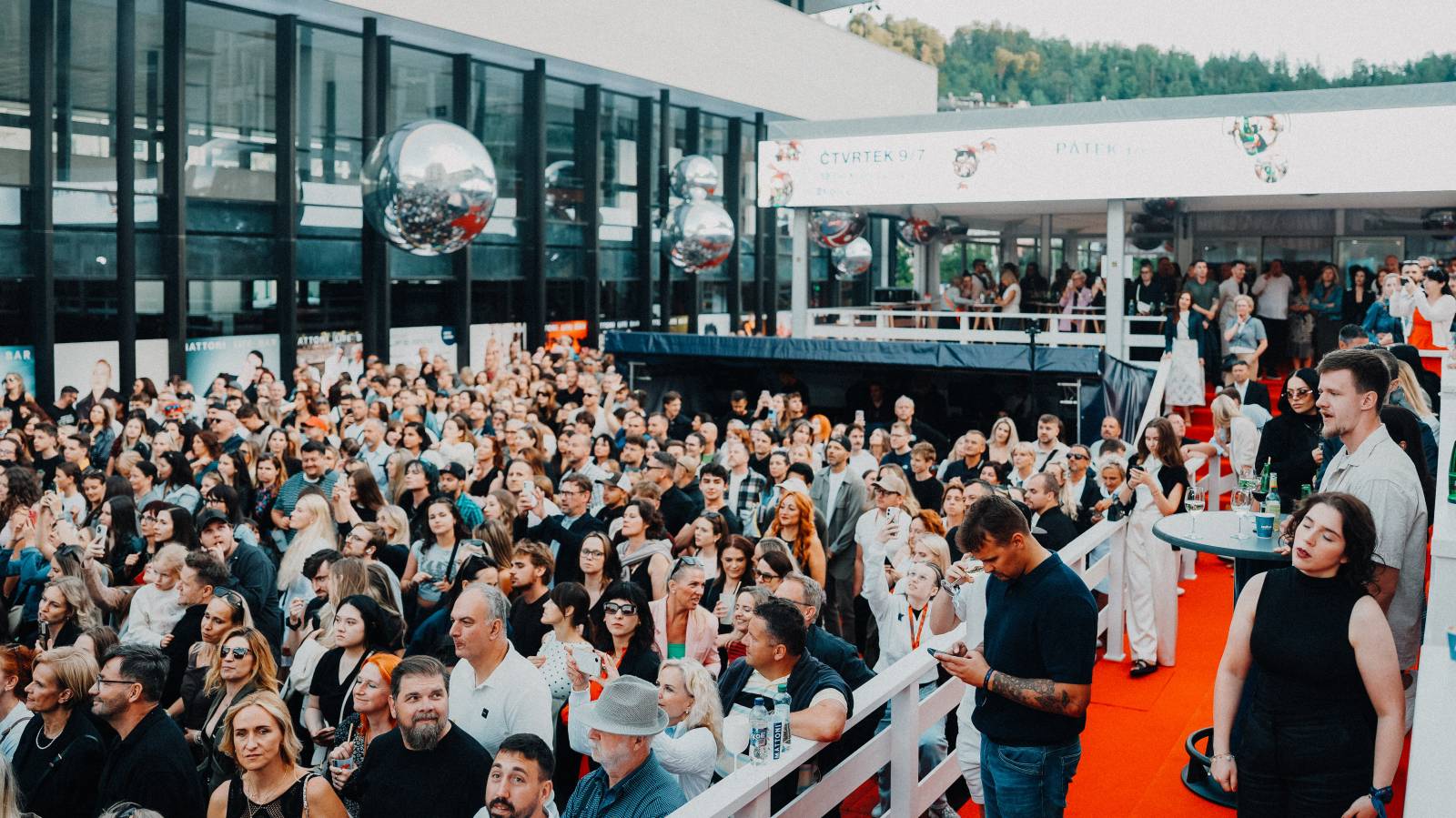 Mattoni Life Bar zahájil na KVIFF svůj program. Zazářili Mikolas, PSH i NobodyListen