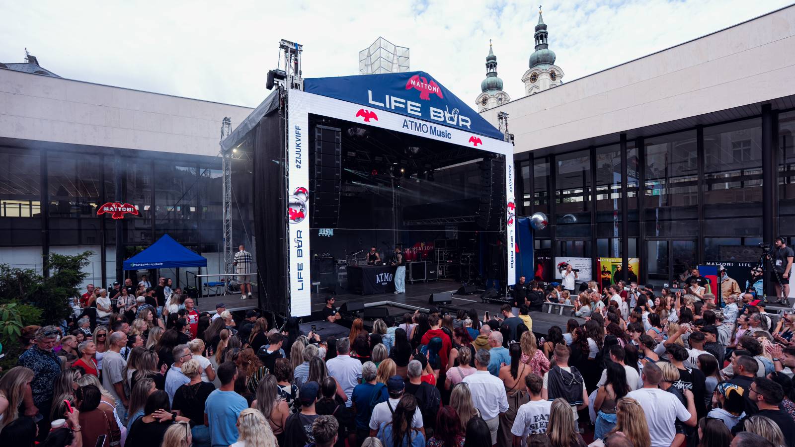 Atmo Music překvapili fanoušky, druhý festivalový večer ve Varech uzavřel David Koller