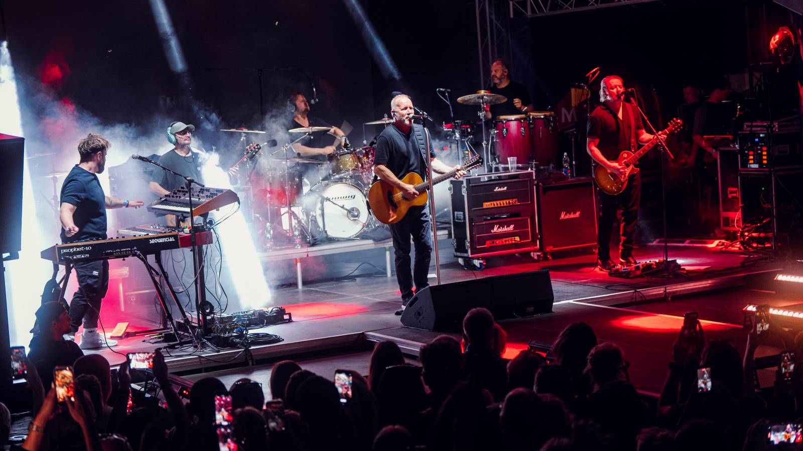 Atmo Music překvapili fanoušky, druhý festivalový večer ve Varech uzavřel David Koller