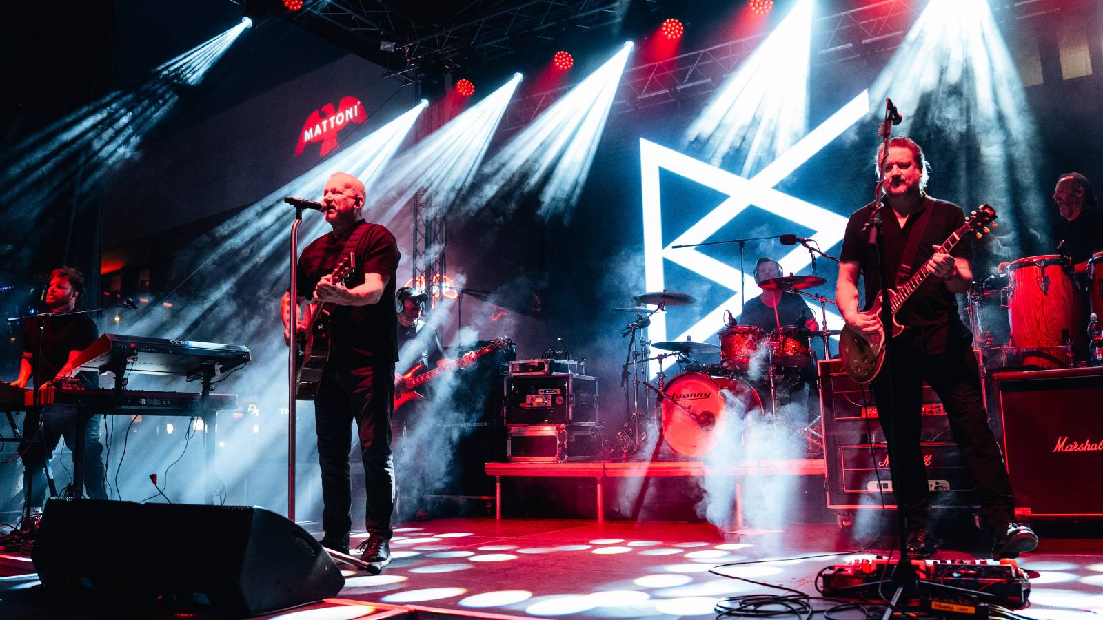 Atmo Music překvapili fanoušky, druhý festivalový večer ve Varech uzavřel David Koller