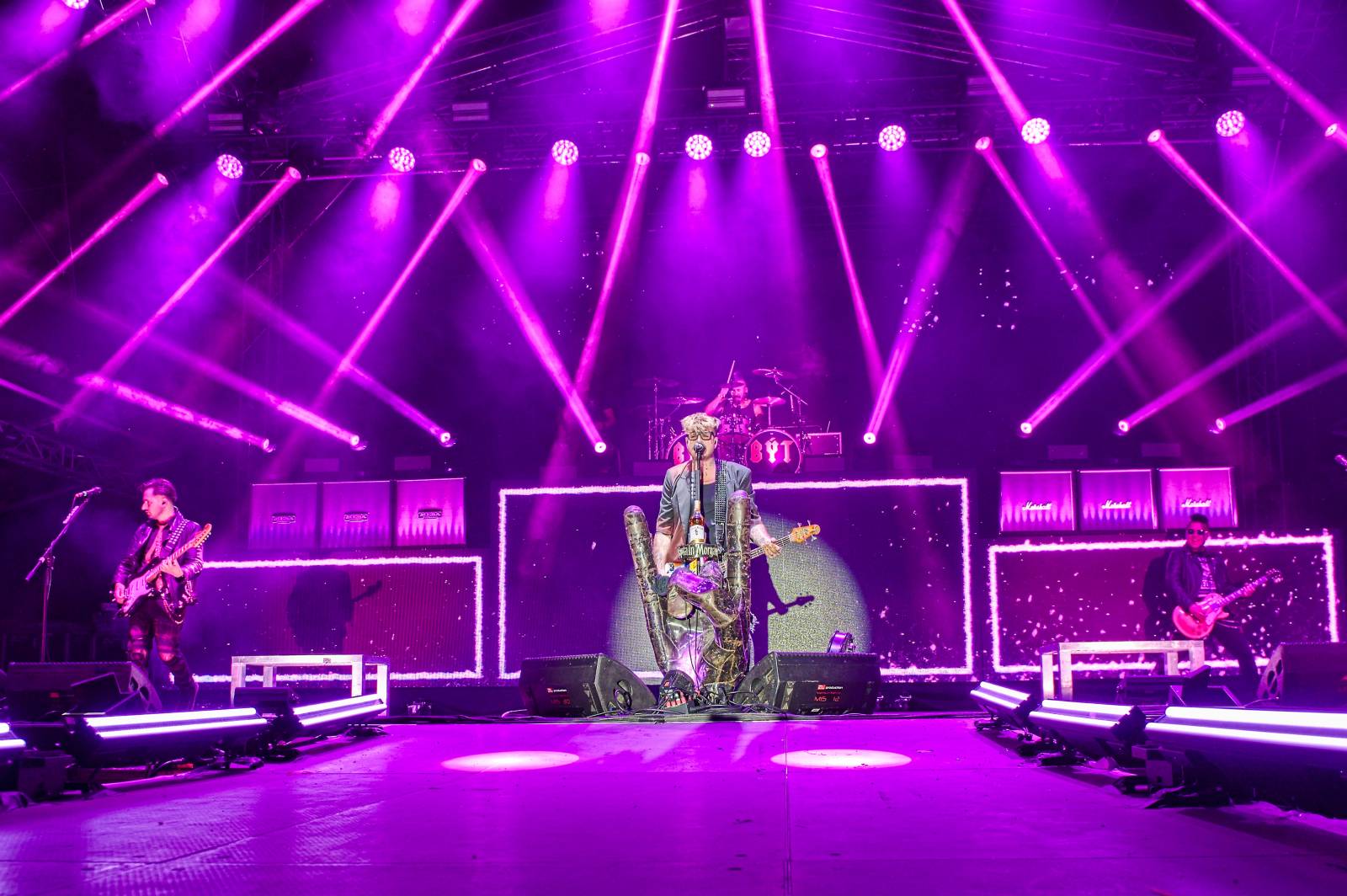 Druhý den Pekelného ostrova: Z porodnice rovnou na koncert. Kuba Ryba se stal podruhé tatínkem