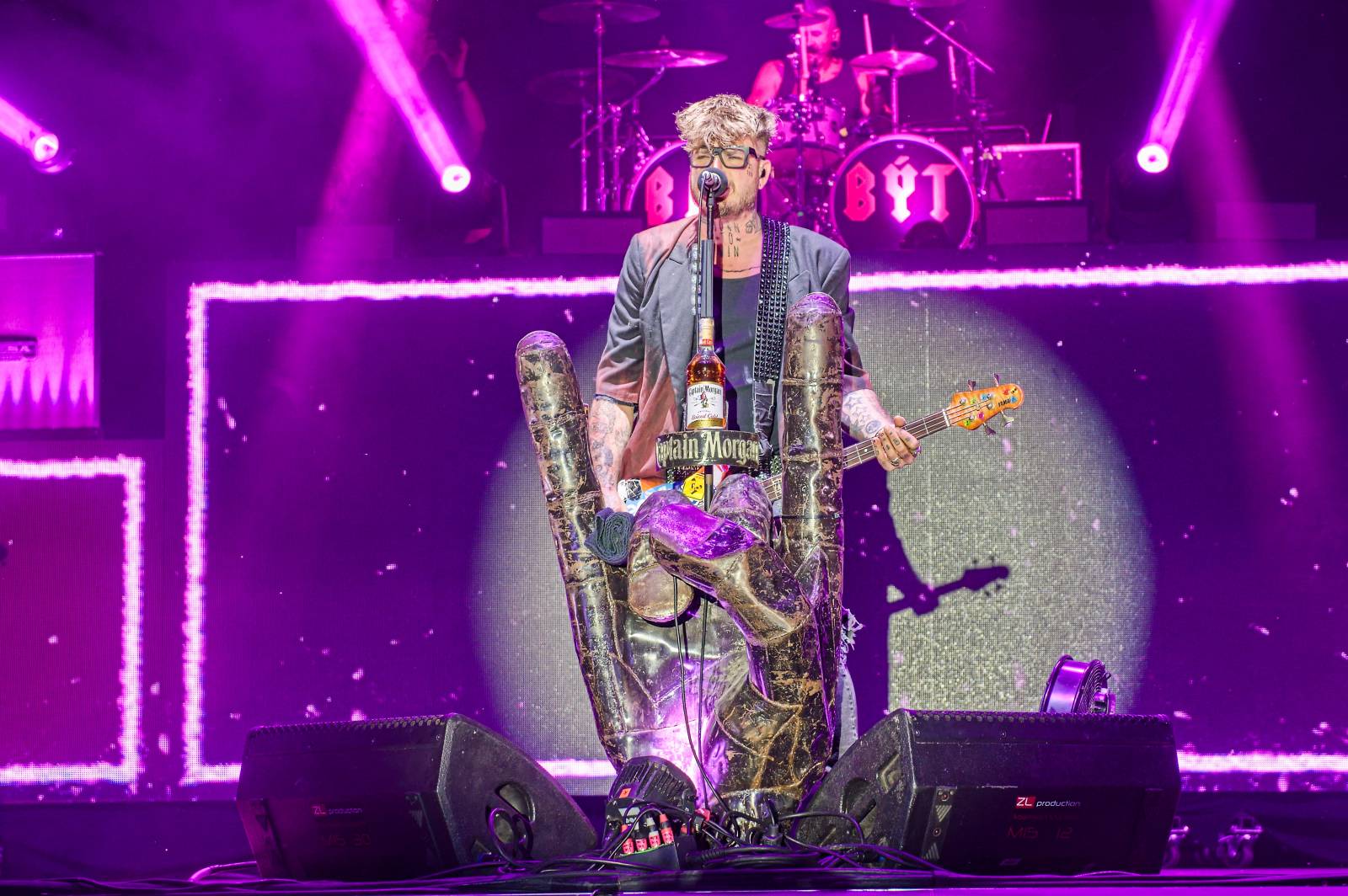 Druhý den Pekelného ostrova: Z porodnice rovnou na koncert. Kuba Ryba se stal podruhé tatínkem
