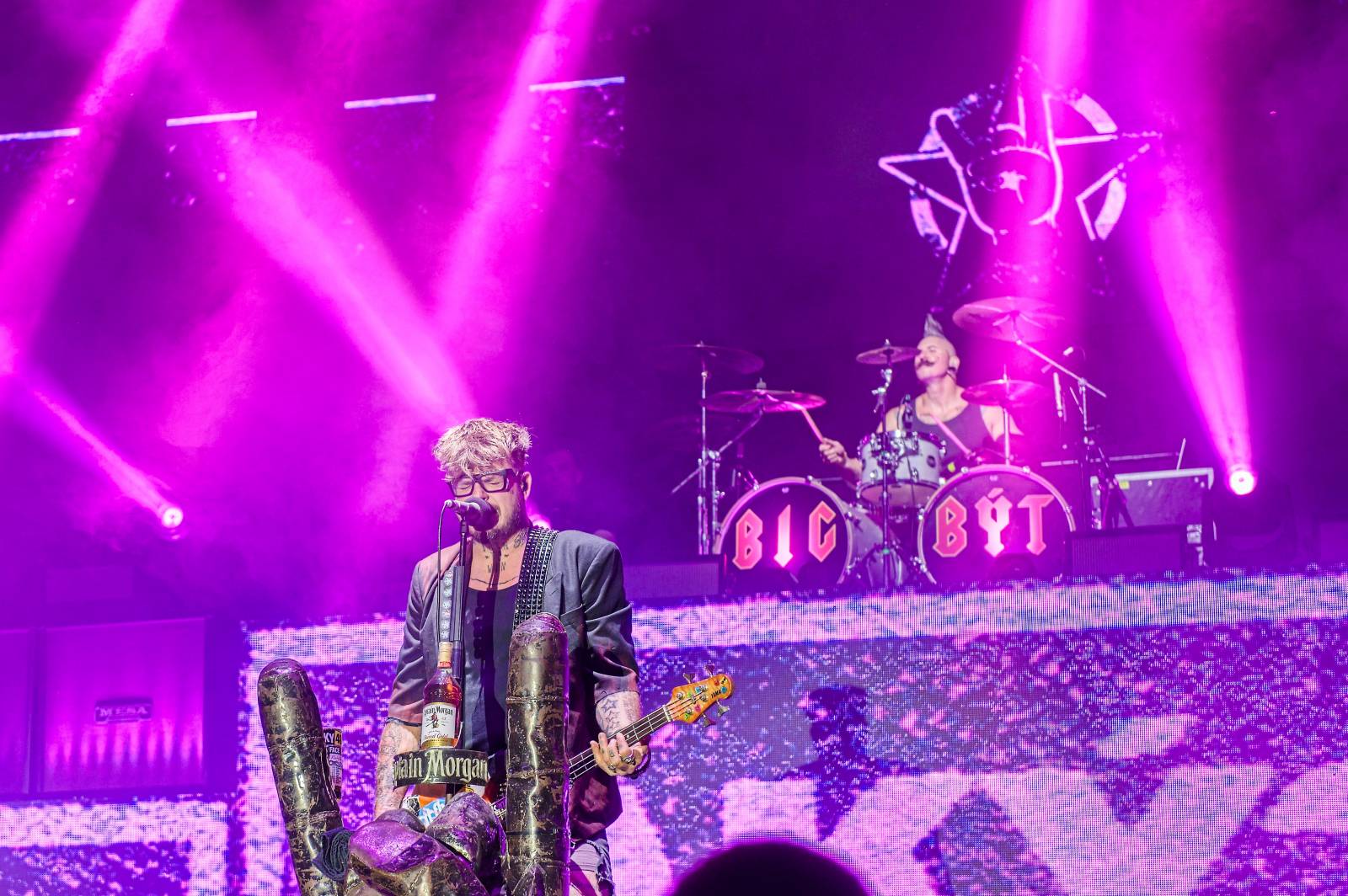 Druhý den Pekelného ostrova: Z porodnice rovnou na koncert. Kuba Ryba se stal podruhé tatínkem