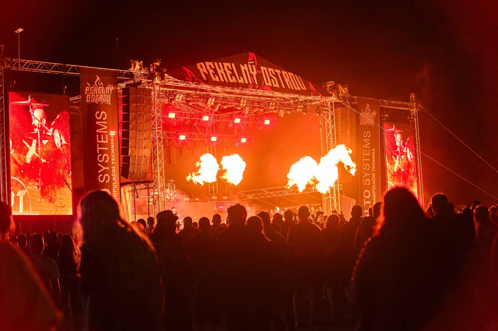 Druhý den Pekelného ostrova: Z porodnice rovnou na koncert. Kuba Ryba se stal podruhé tatínkem