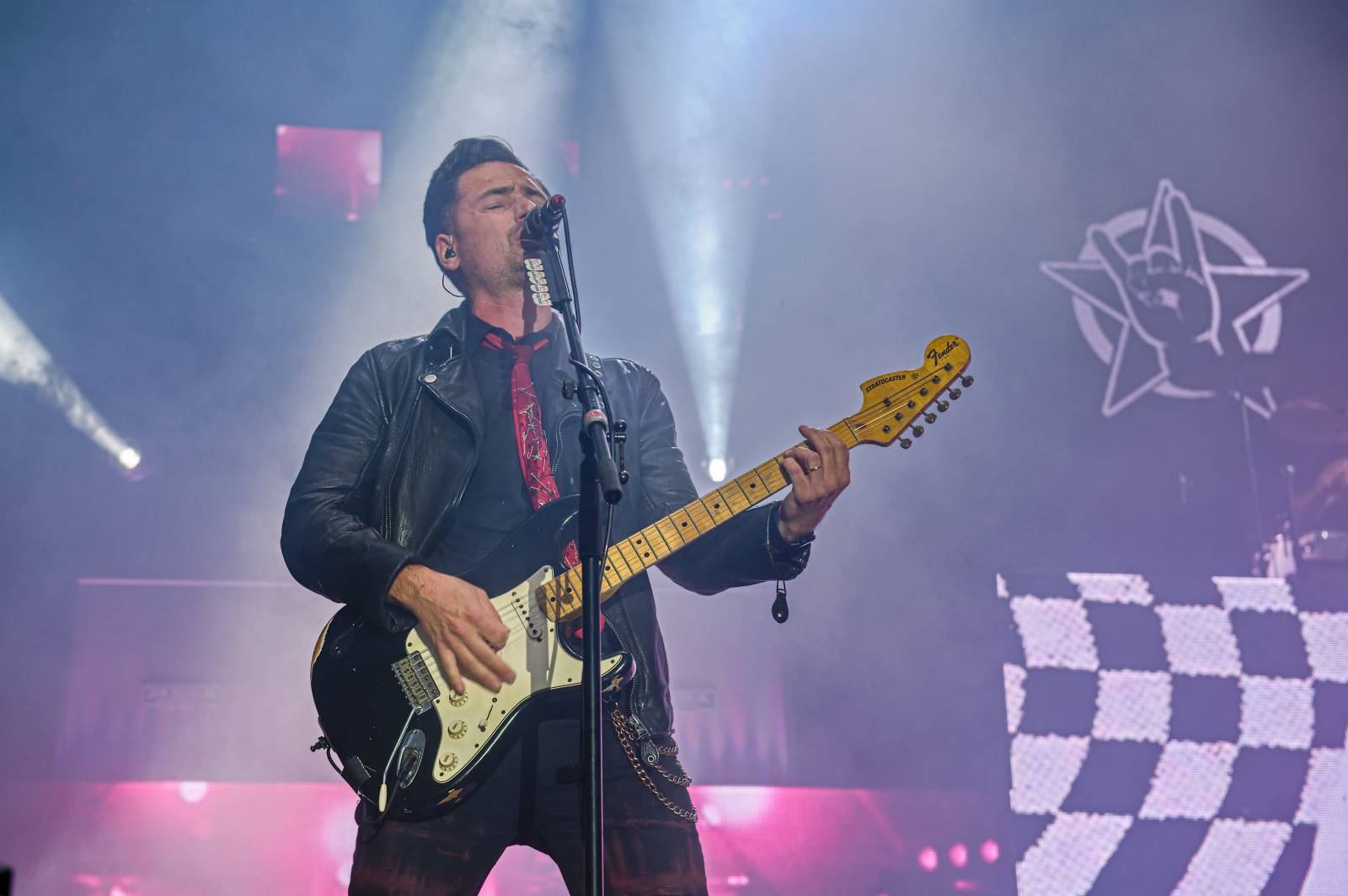 Druhý den Pekelného ostrova: Z porodnice rovnou na koncert. Kuba Ryba se stal podruhé tatínkem
