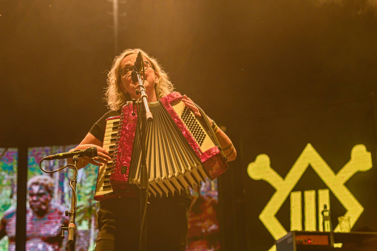 Druhý den Pekelného ostrova: Z porodnice rovnou na koncert. Kuba Ryba se stal podruhé tatínkem