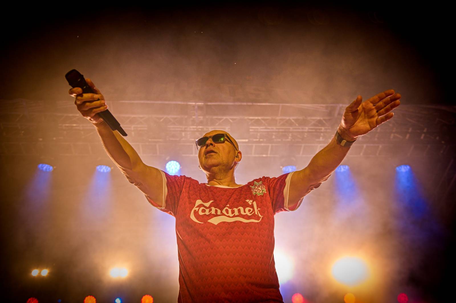 Druhý den Pekelného ostrova: Z porodnice rovnou na koncert. Kuba Ryba se stal podruhé tatínkem