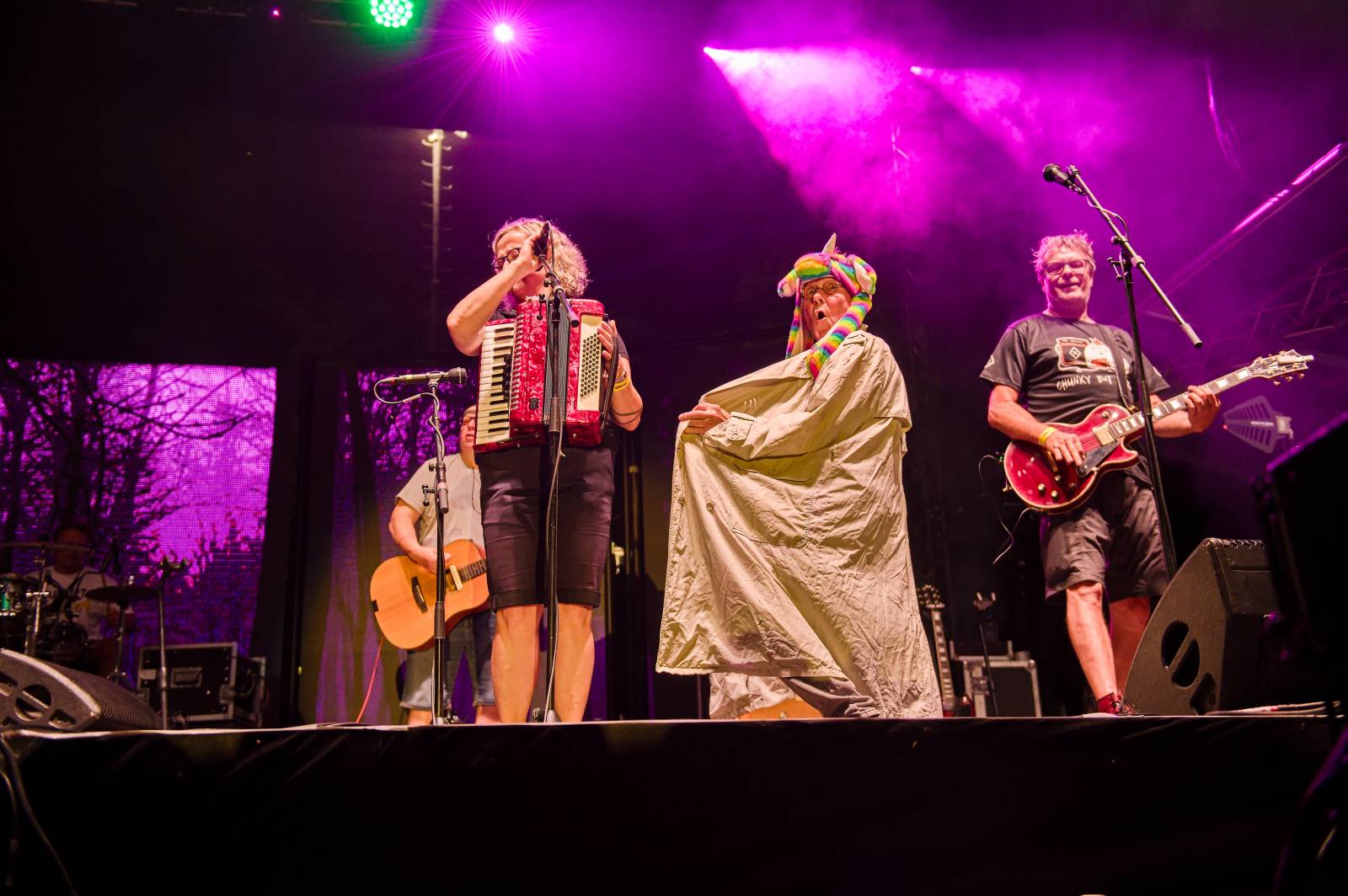 Druhý den Pekelného ostrova: Z porodnice rovnou na koncert. Kuba Ryba se stal podruhé tatínkem