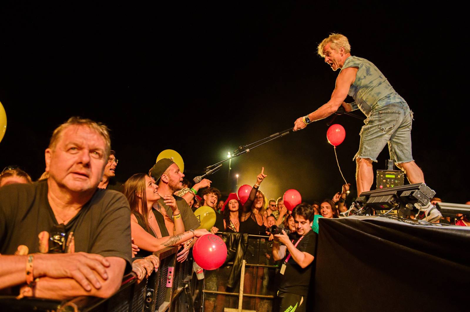 Druhý den Pekelného ostrova: Z porodnice rovnou na koncert. Kuba Ryba se stal podruhé tatínkem