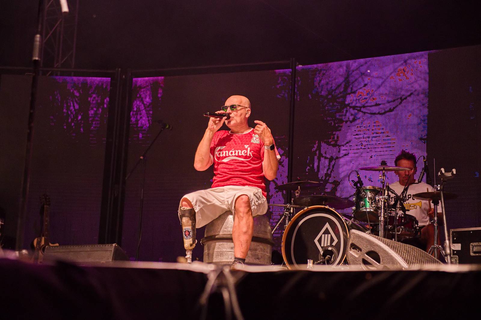 Druhý den Pekelného ostrova: Z porodnice rovnou na koncert. Kuba Ryba se stal podruhé tatínkem