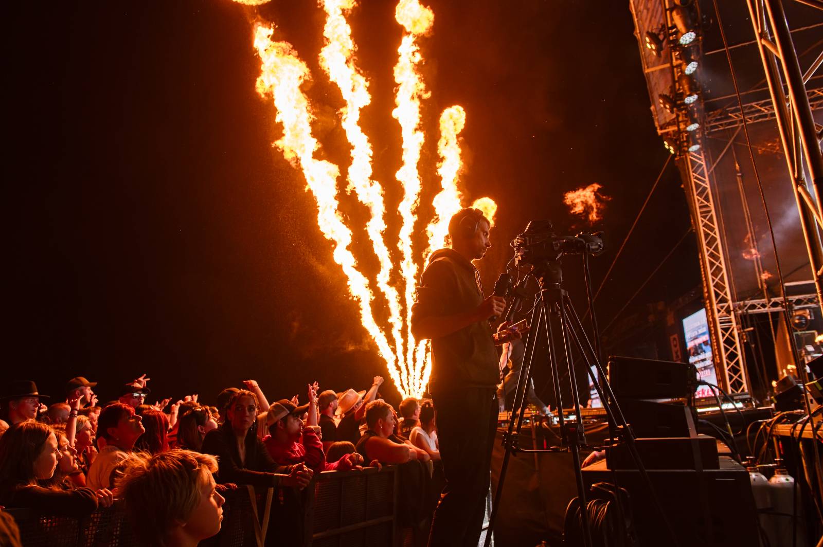 Druhý den Pekelného ostrova: Z porodnice rovnou na koncert. Kuba Ryba se stal podruhé tatínkem