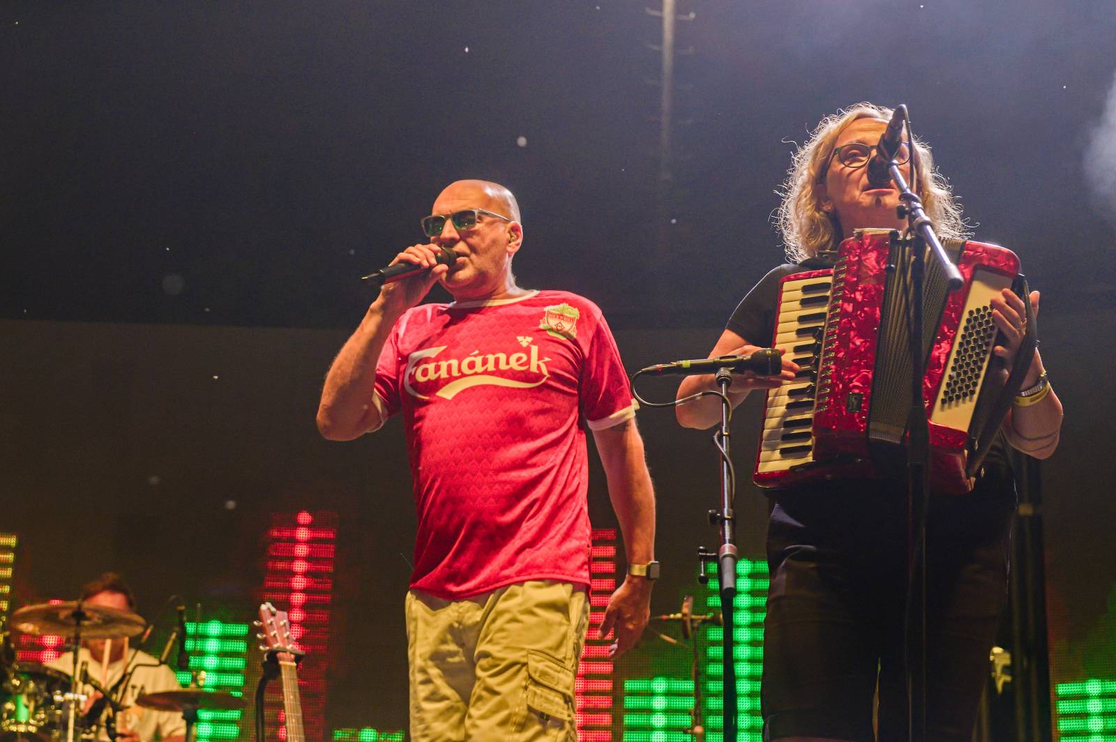 Druhý den Pekelného ostrova: Z porodnice rovnou na koncert. Kuba Ryba se stal podruhé tatínkem