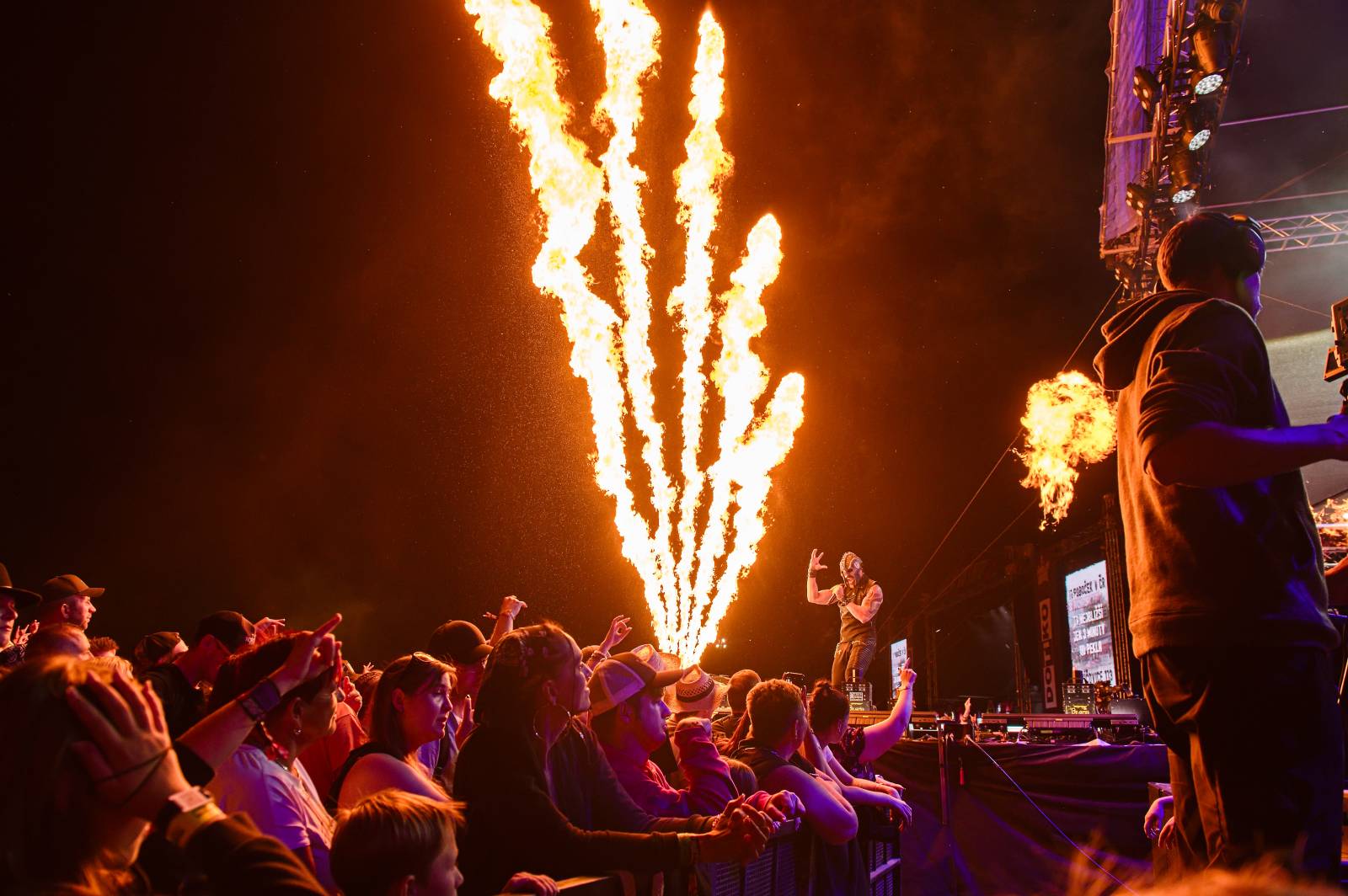 Druhý den Pekelného ostrova: Z porodnice rovnou na koncert. Kuba Ryba se stal podruhé tatínkem
