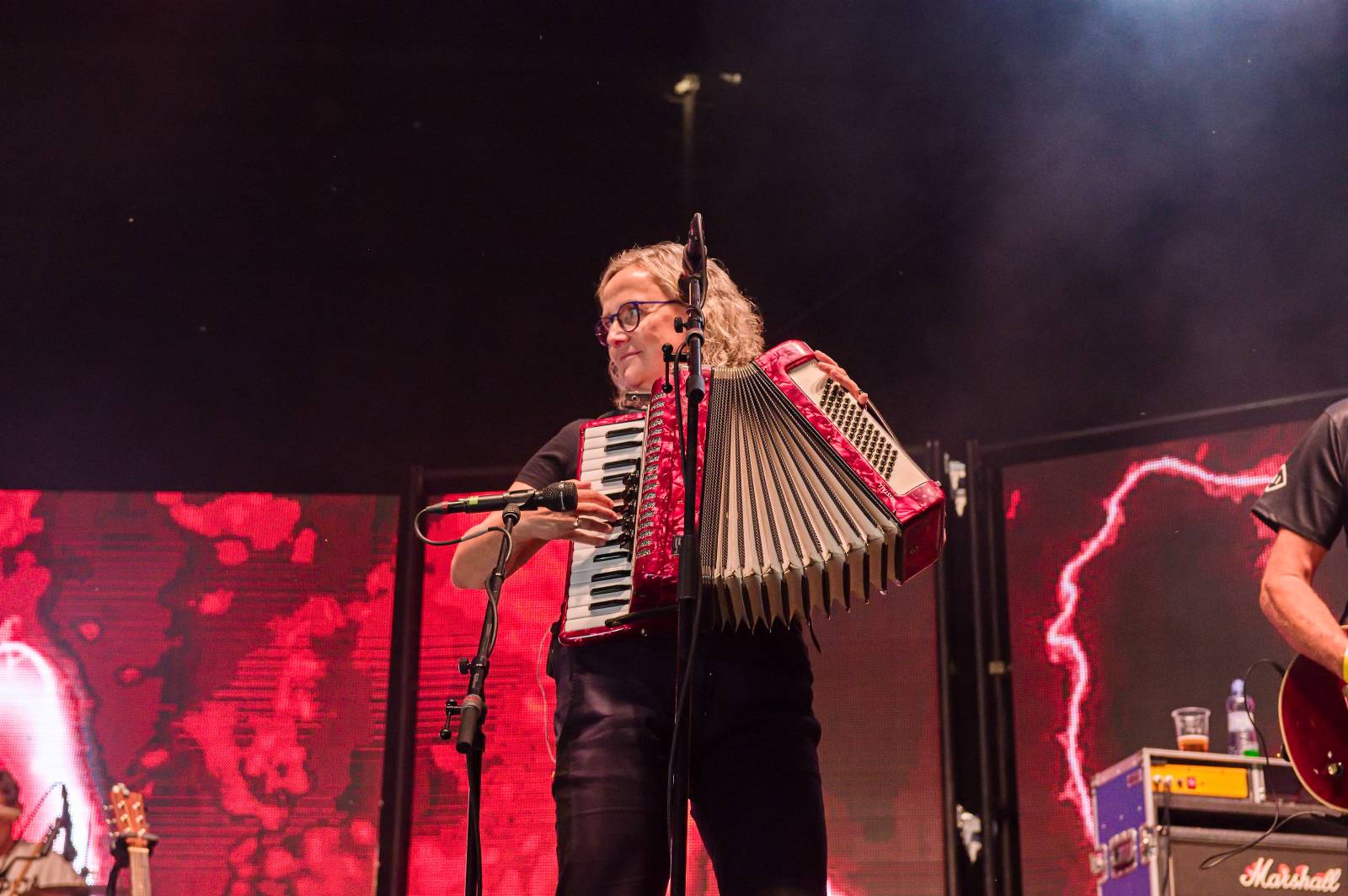 Druhý den Pekelného ostrova: Z porodnice rovnou na koncert. Kuba Ryba se stal podruhé tatínkem