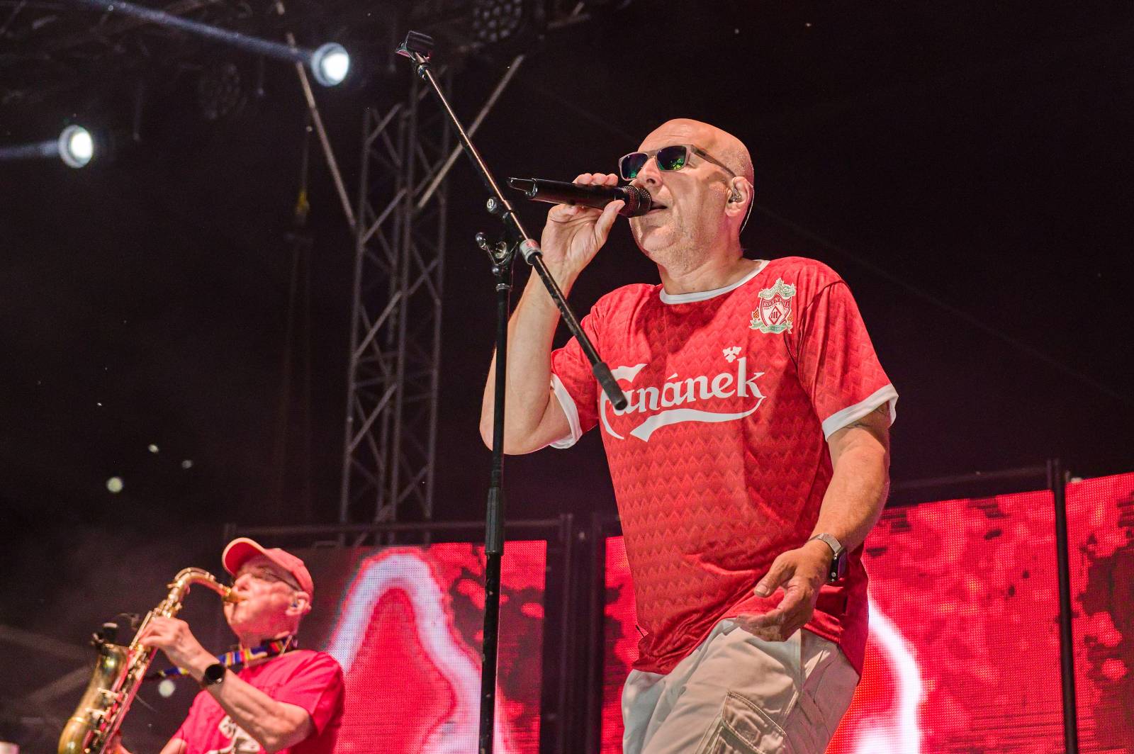 Druhý den Pekelného ostrova: Z porodnice rovnou na koncert. Kuba Ryba se stal podruhé tatínkem