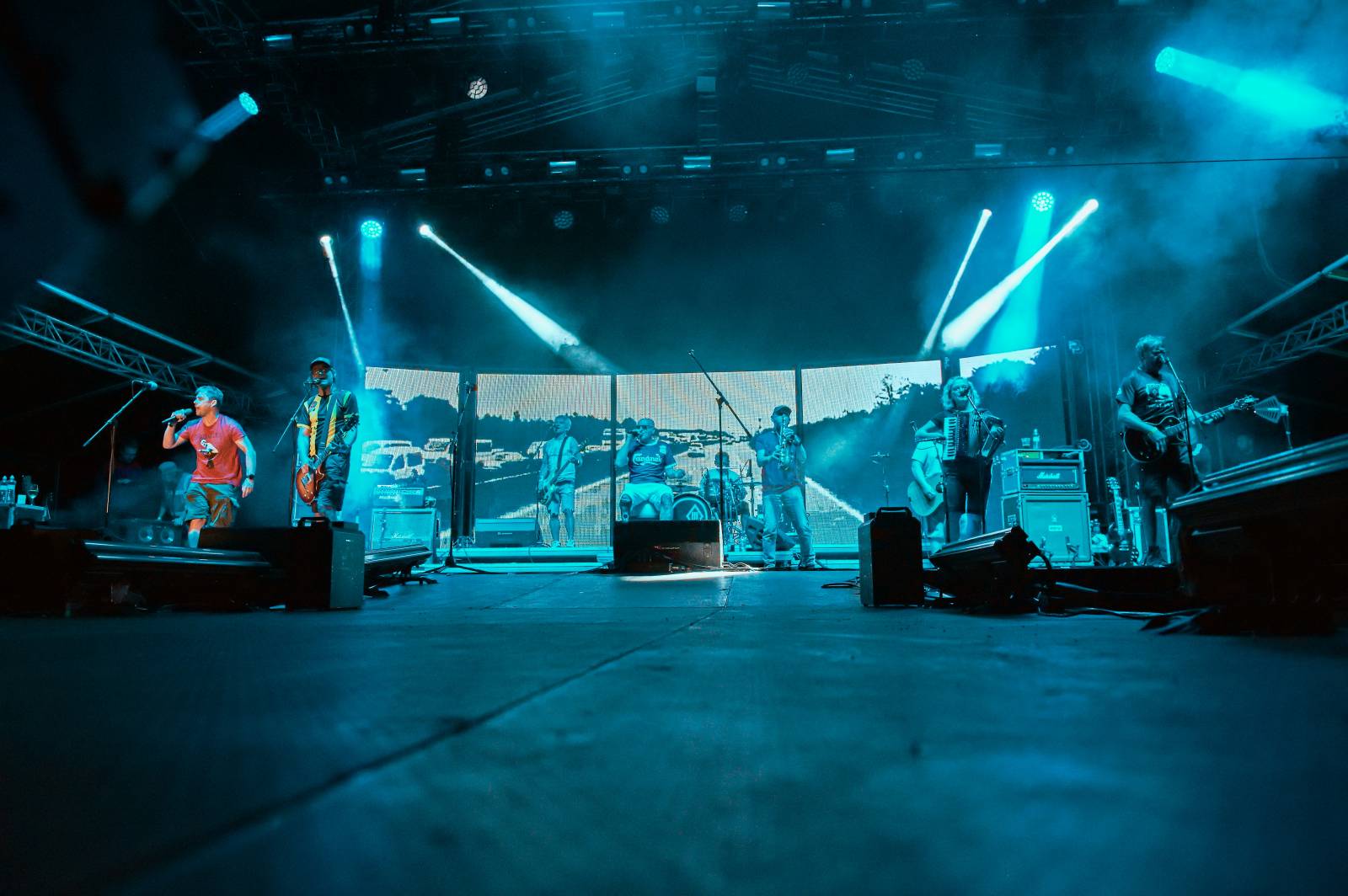 Druhý den Pekelného ostrova: Z porodnice rovnou na koncert. Kuba Ryba se stal podruhé tatínkem