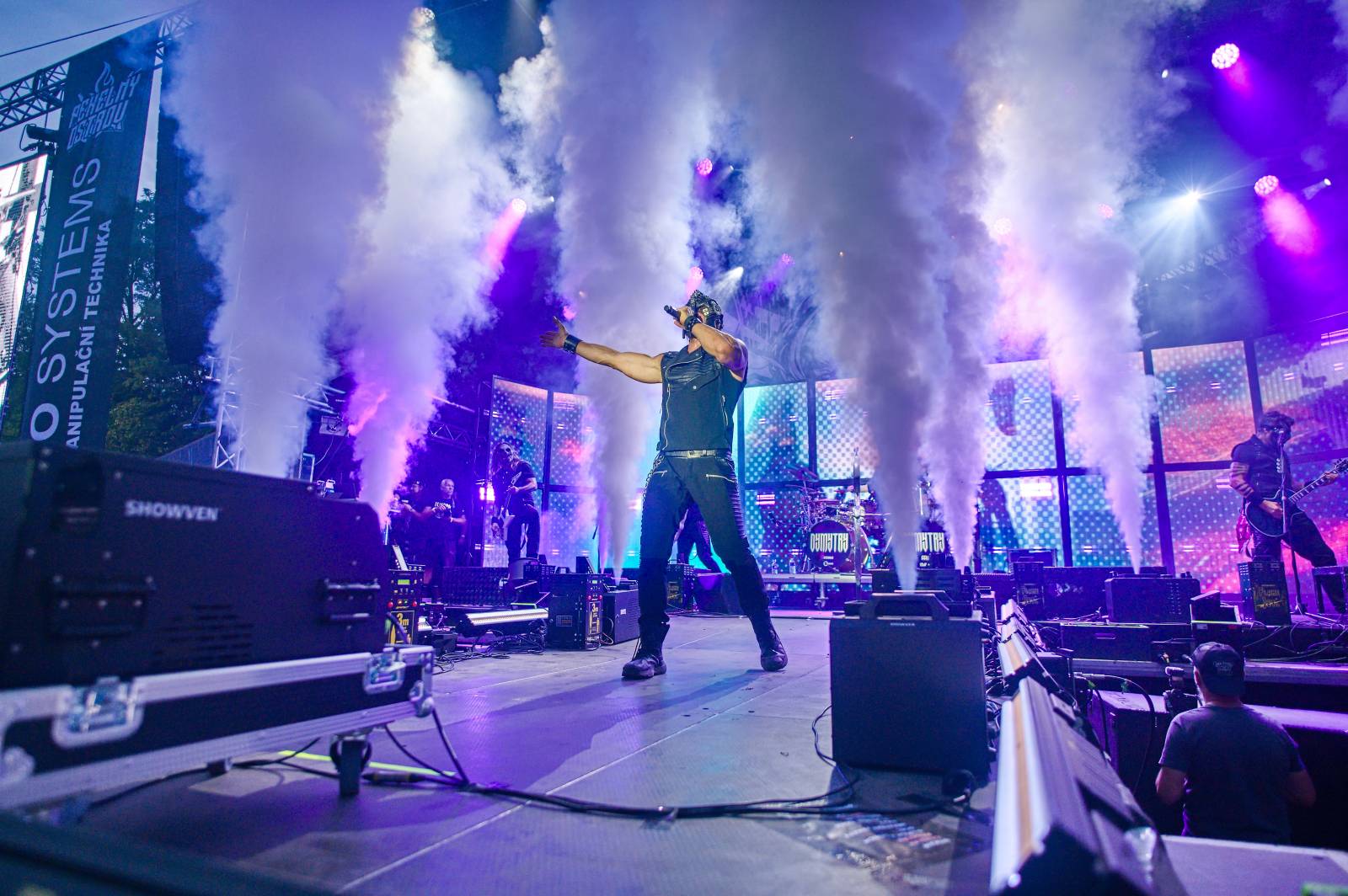 Druhý den Pekelného ostrova: Z porodnice rovnou na koncert. Kuba Ryba se stal podruhé tatínkem