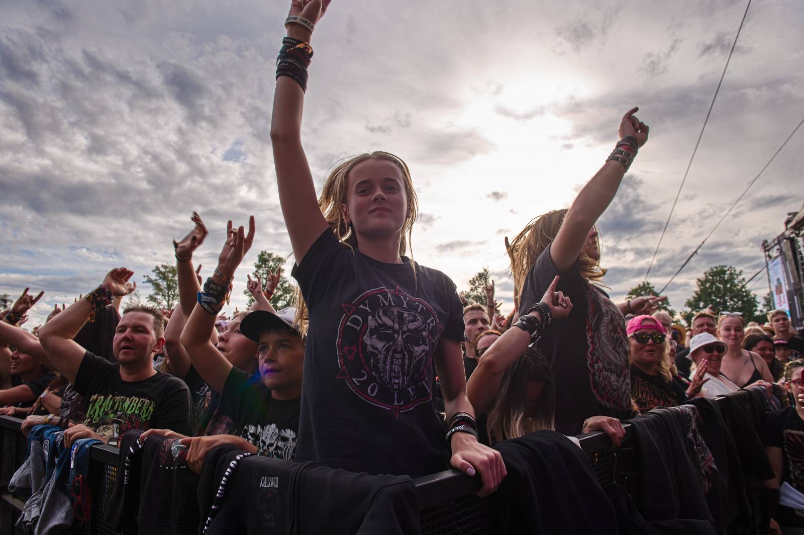 Druhý den Pekelného ostrova: Z porodnice rovnou na koncert. Kuba Ryba se stal podruhé tatínkem
