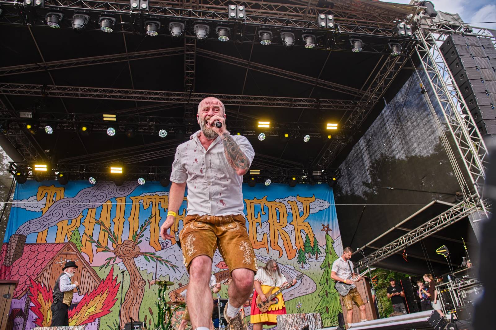 Druhý den Pekelného ostrova: Z porodnice rovnou na koncert. Kuba Ryba se stal podruhé tatínkem