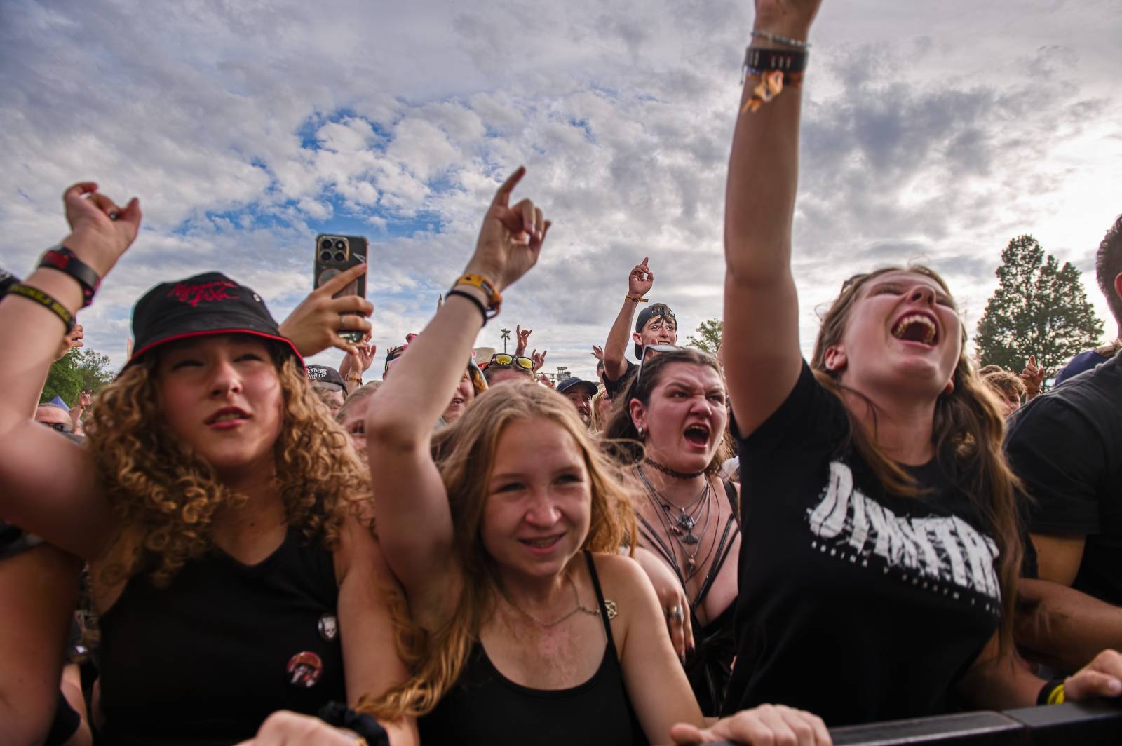 Druhý den Pekelného ostrova: Z porodnice rovnou na koncert. Kuba Ryba se stal podruhé tatínkem
