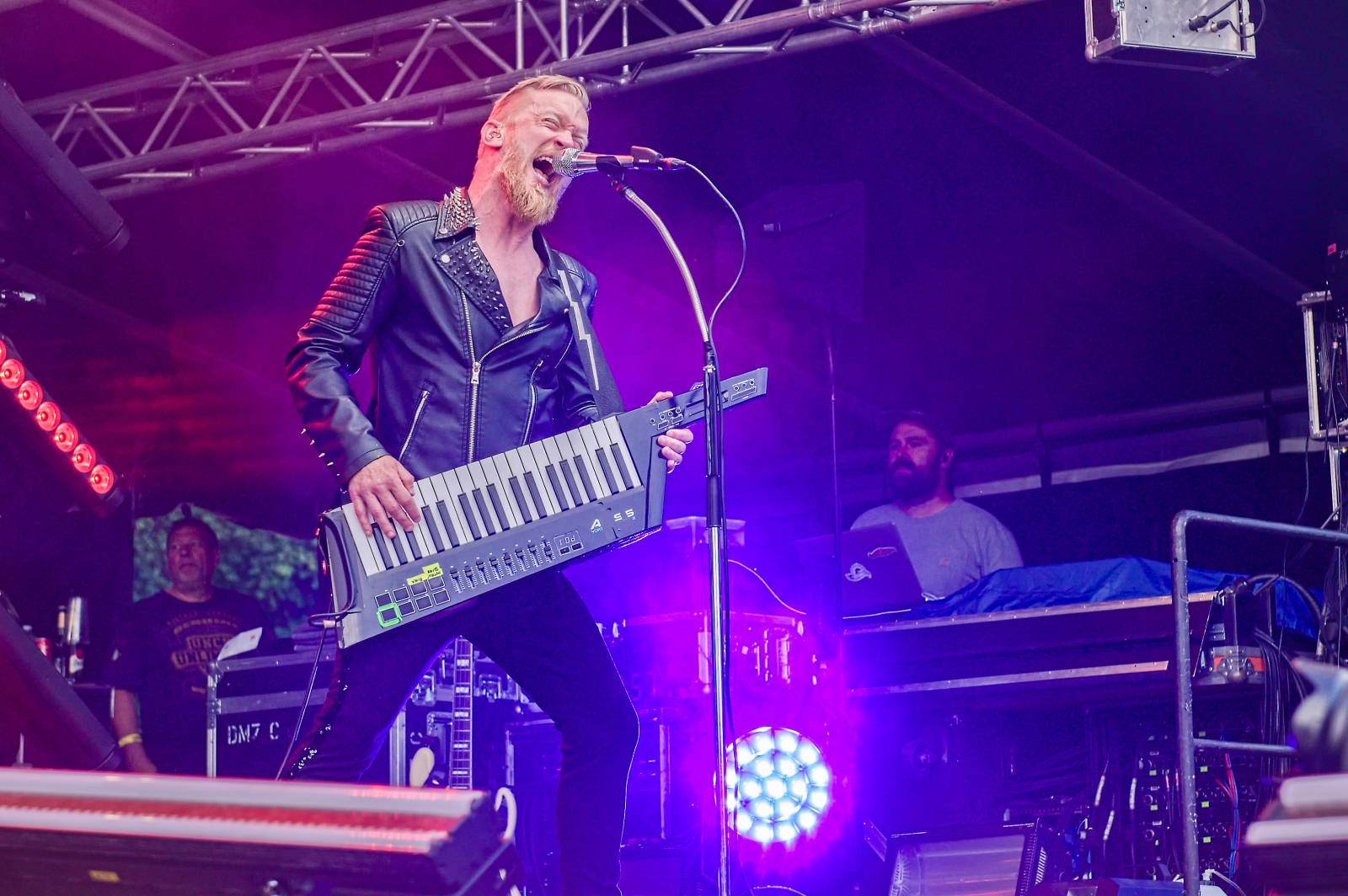 Druhý den Pekelného ostrova: Z porodnice rovnou na koncert. Kuba Ryba se stal podruhé tatínkem