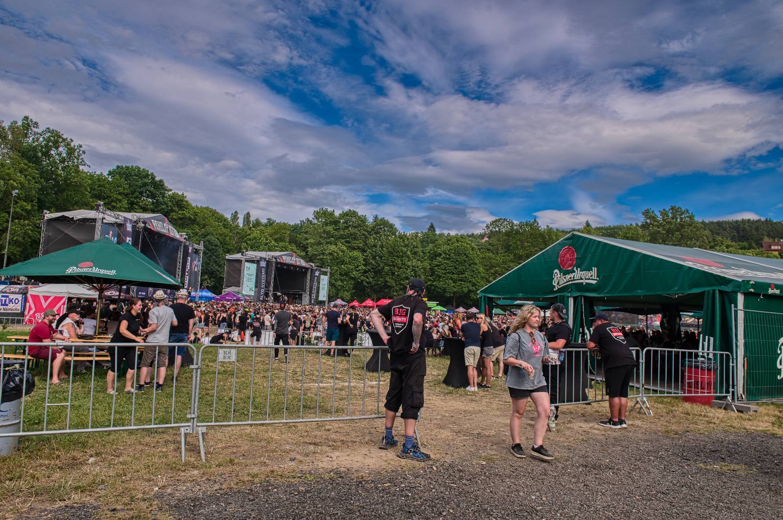 Druhý den Pekelného ostrova: Z porodnice rovnou na koncert. Kuba Ryba se stal podruhé tatínkem