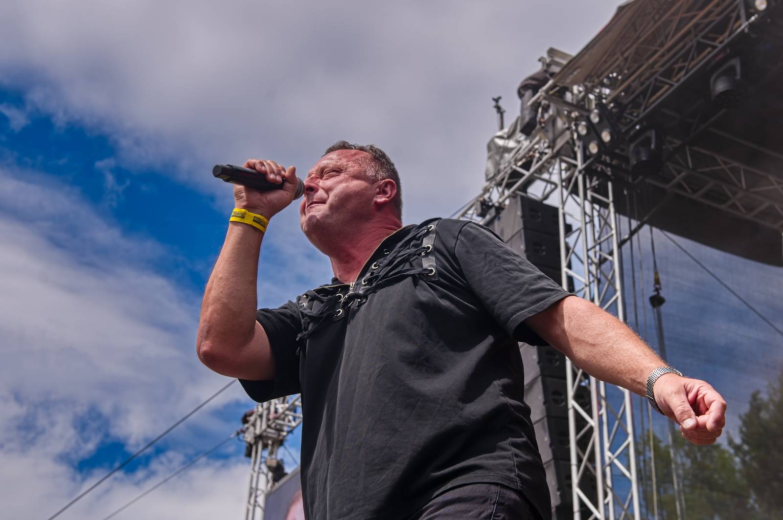 Druhý den Pekelného ostrova: Z porodnice rovnou na koncert. Kuba Ryba se stal podruhé tatínkem
