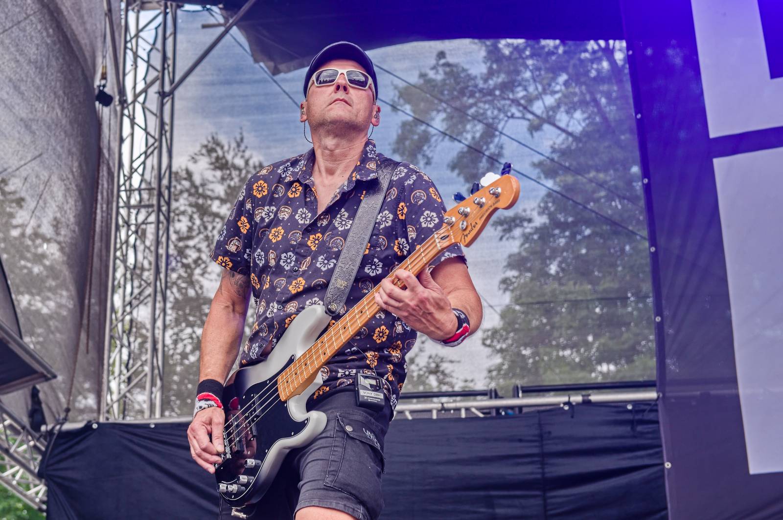 Druhý den Pekelného ostrova: Z porodnice rovnou na koncert. Kuba Ryba se stal podruhé tatínkem